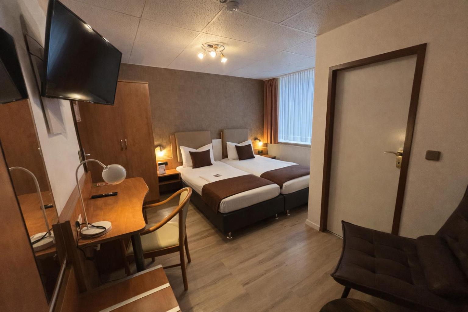 Double Room Bathroom