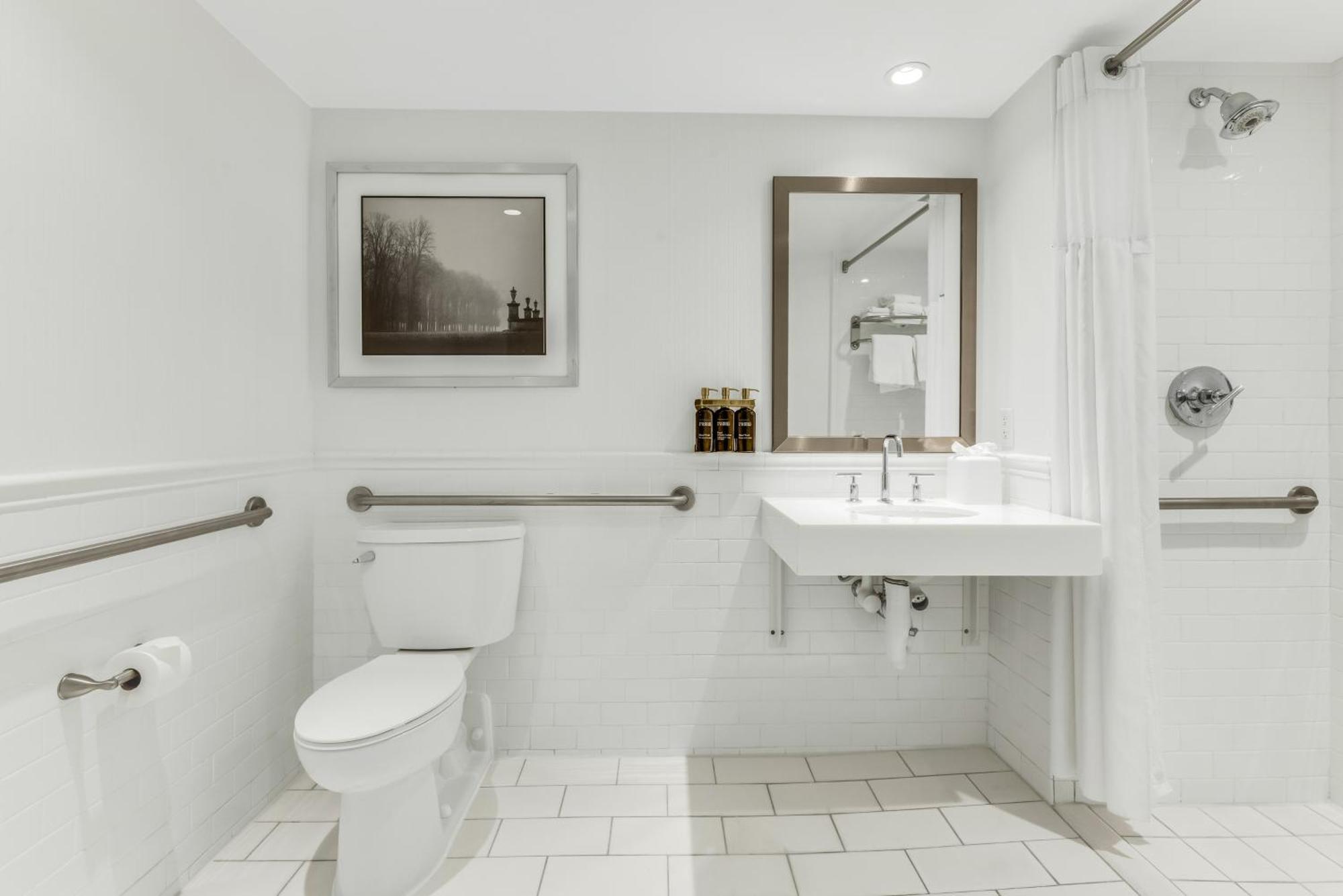 Superior King Room Accessible