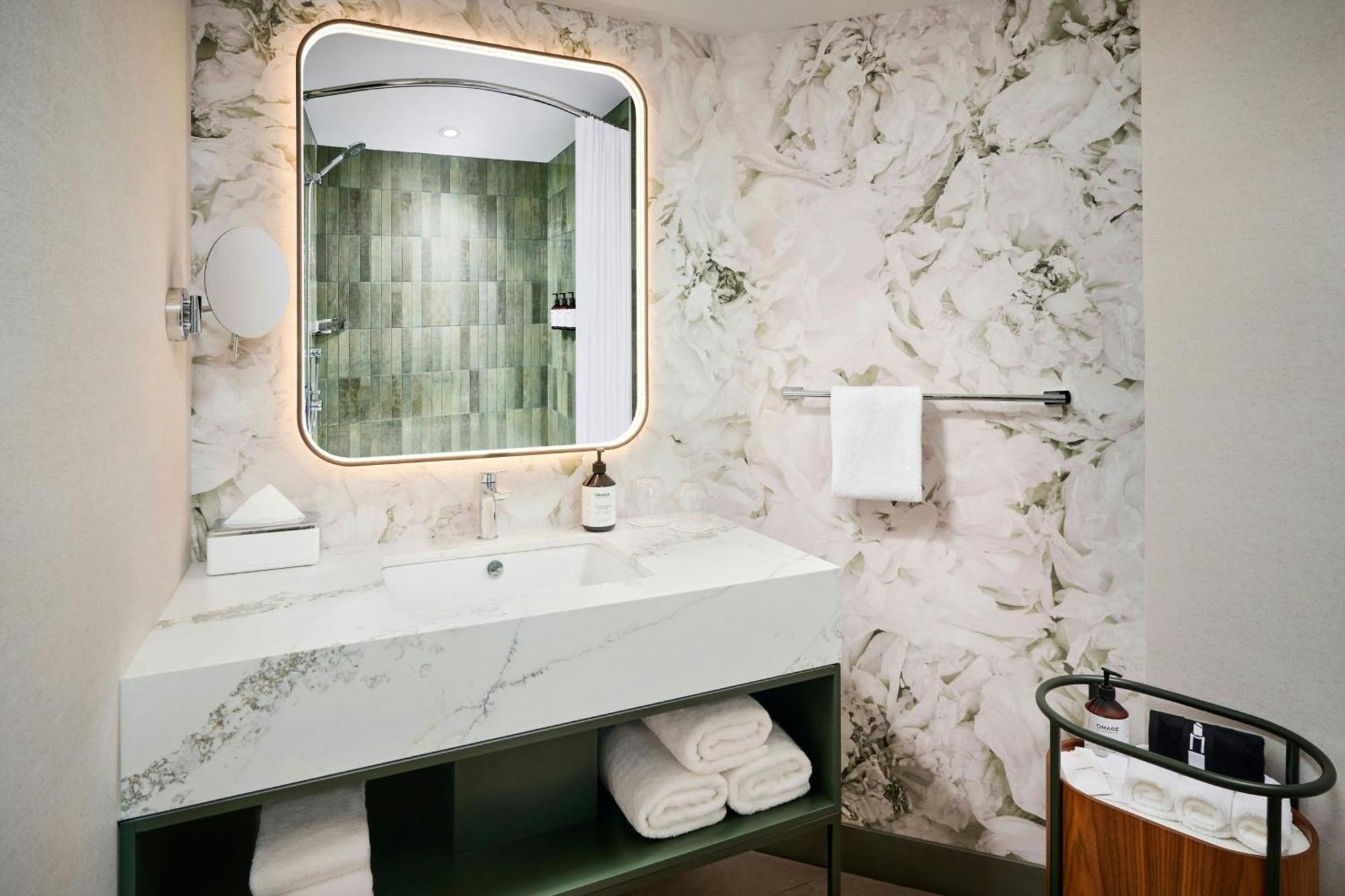 Queen Room Two Queen Beds Bath Tub
