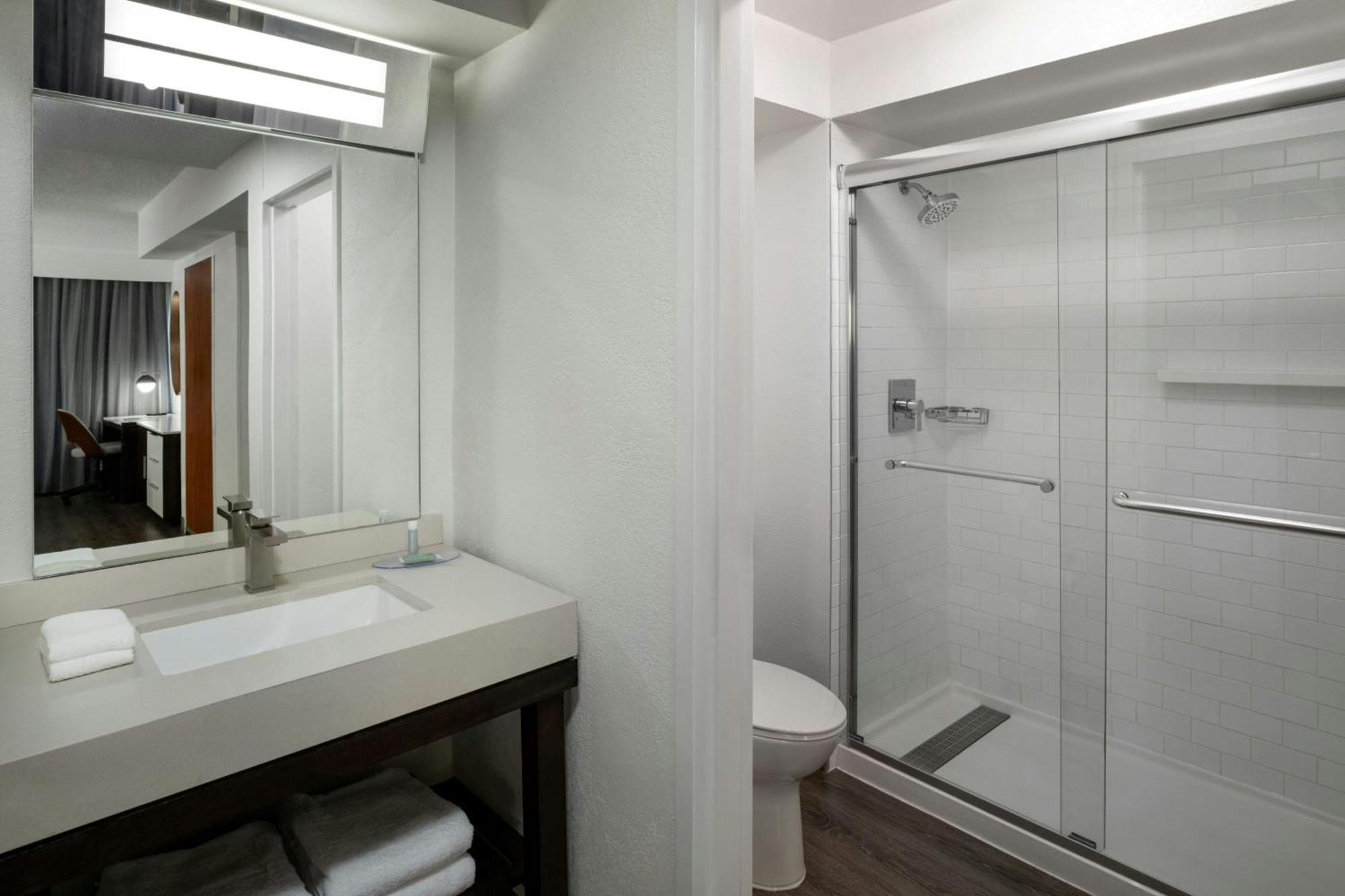 One-Bedroom King Suite,1758546911:JPEG