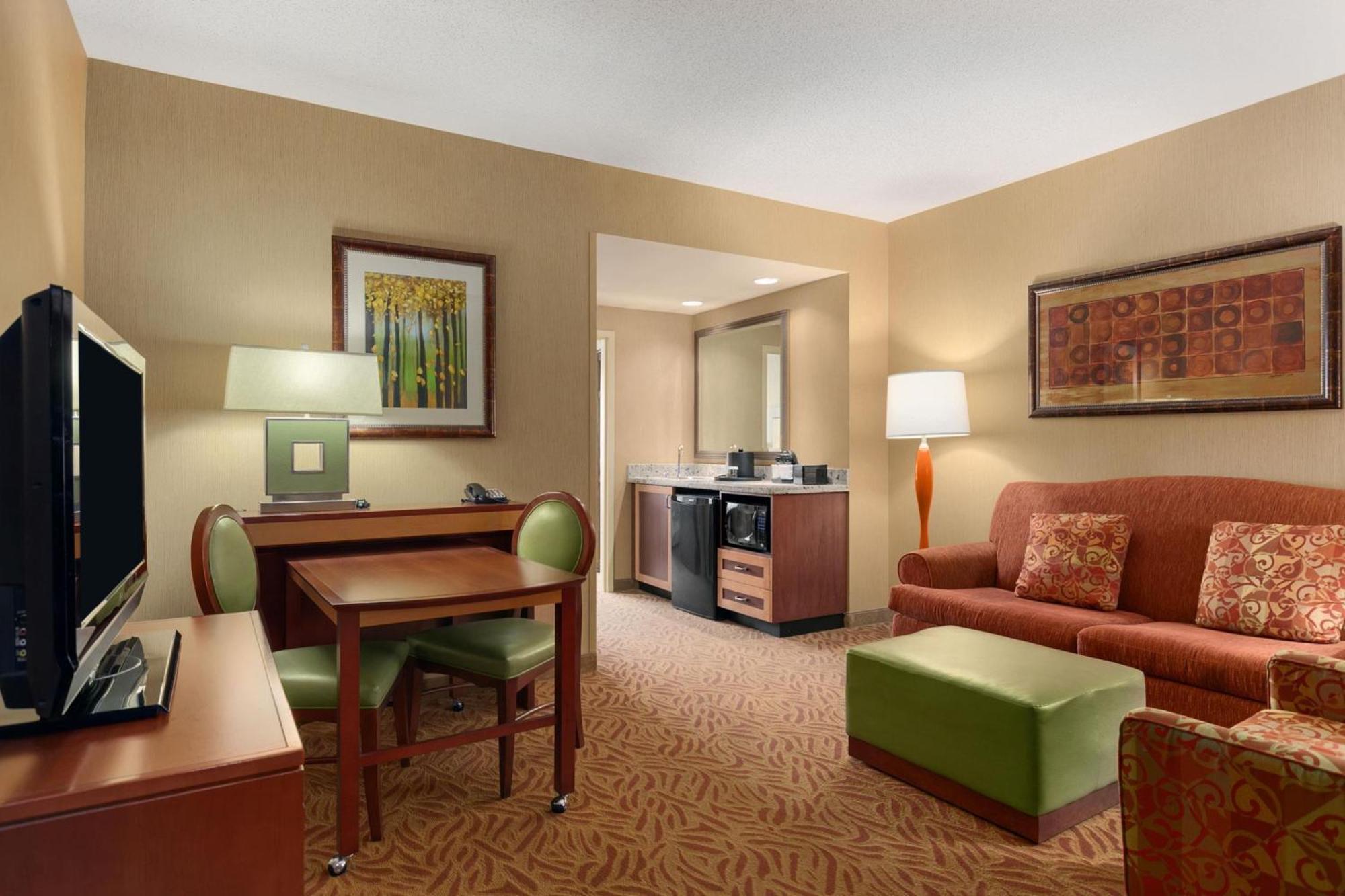 Suite Two Queen Beds Non-Smoking