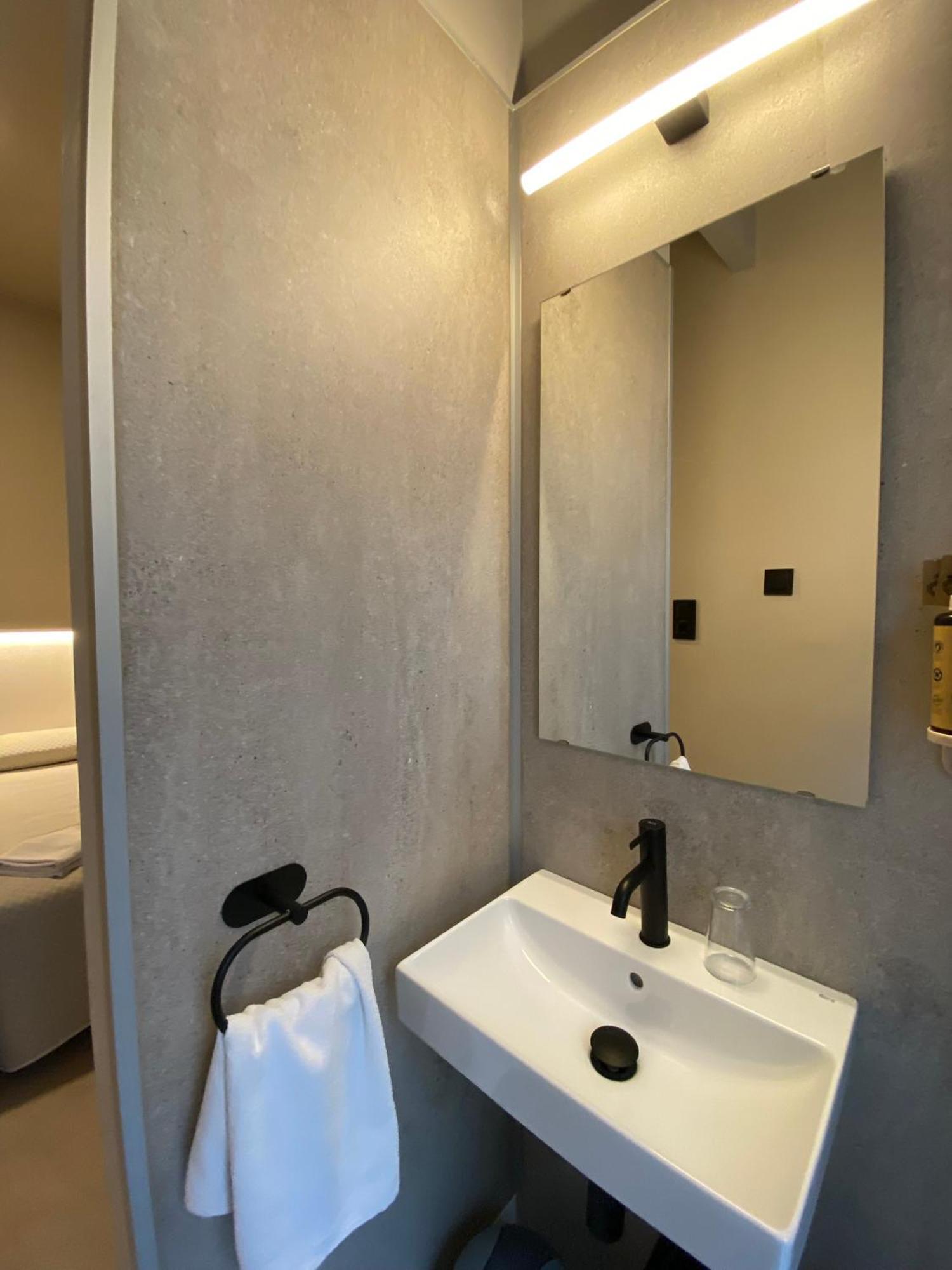 Single Room Shared Shower Toilet
