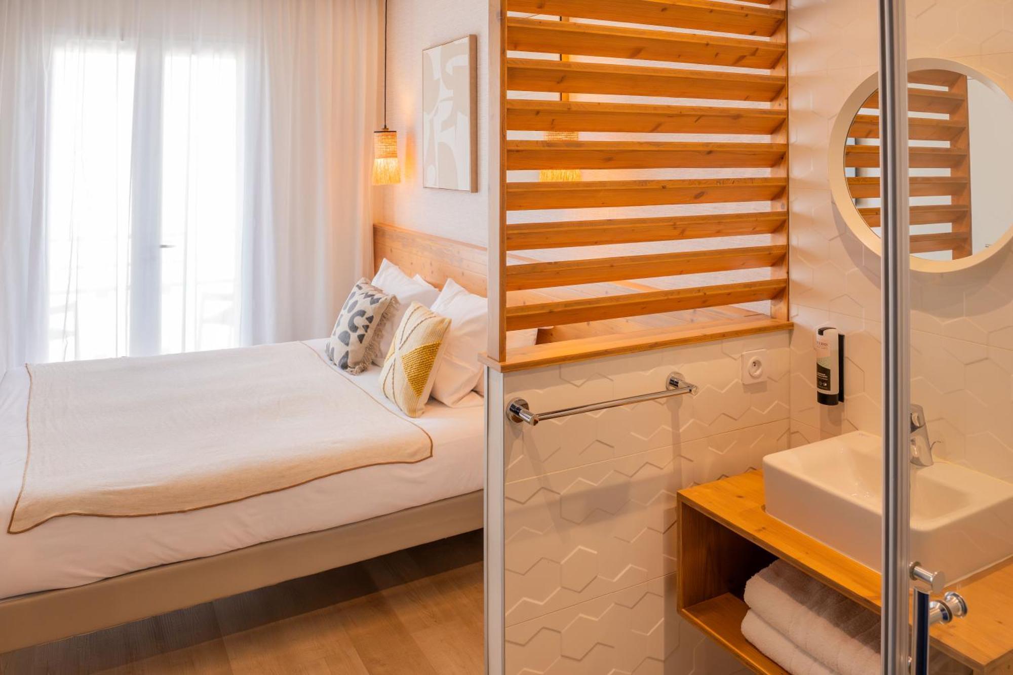 Double or Twin Room Side Sea View