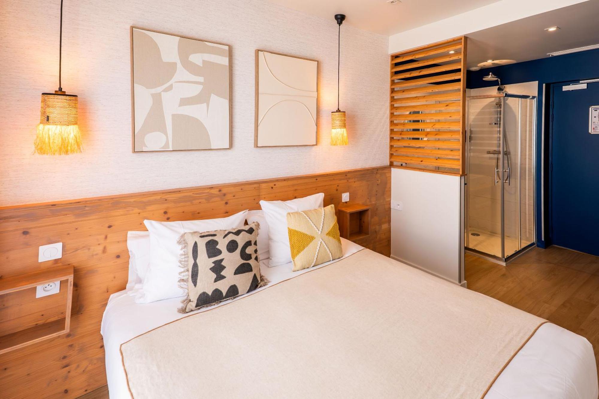 Double or Twin Room Side Sea View