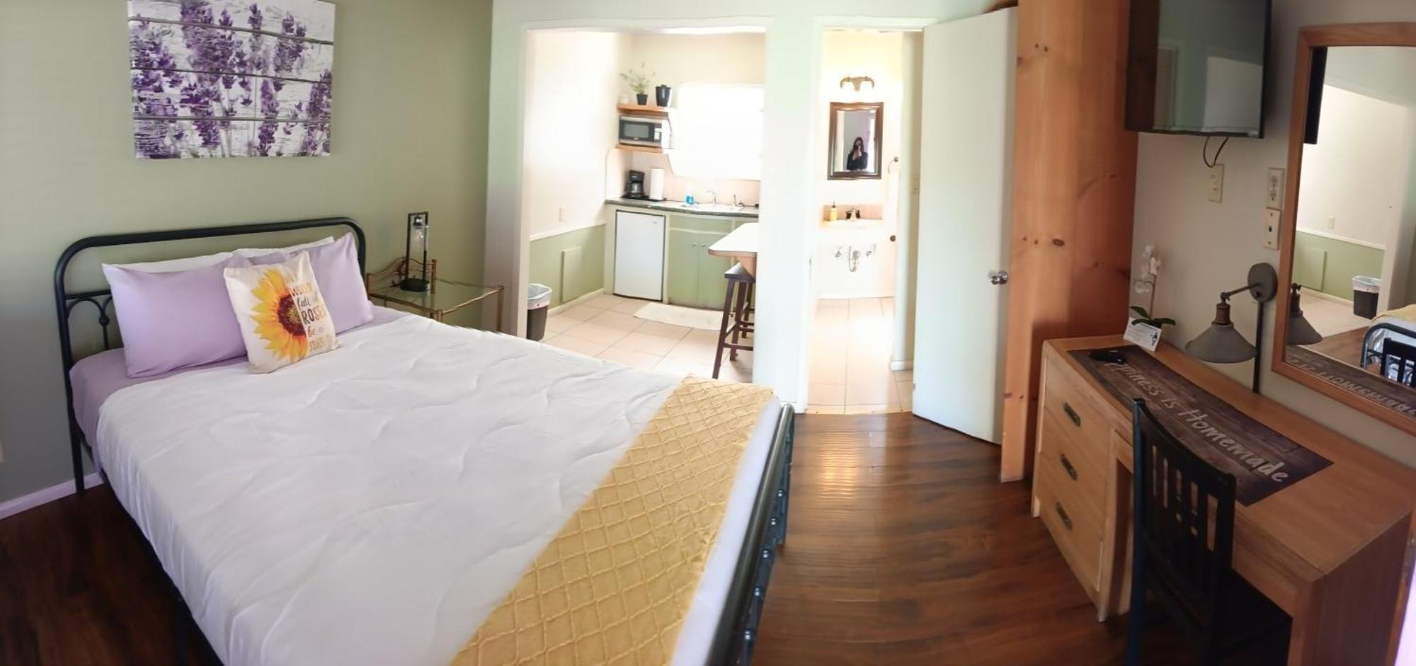 Queen Room Kitchen