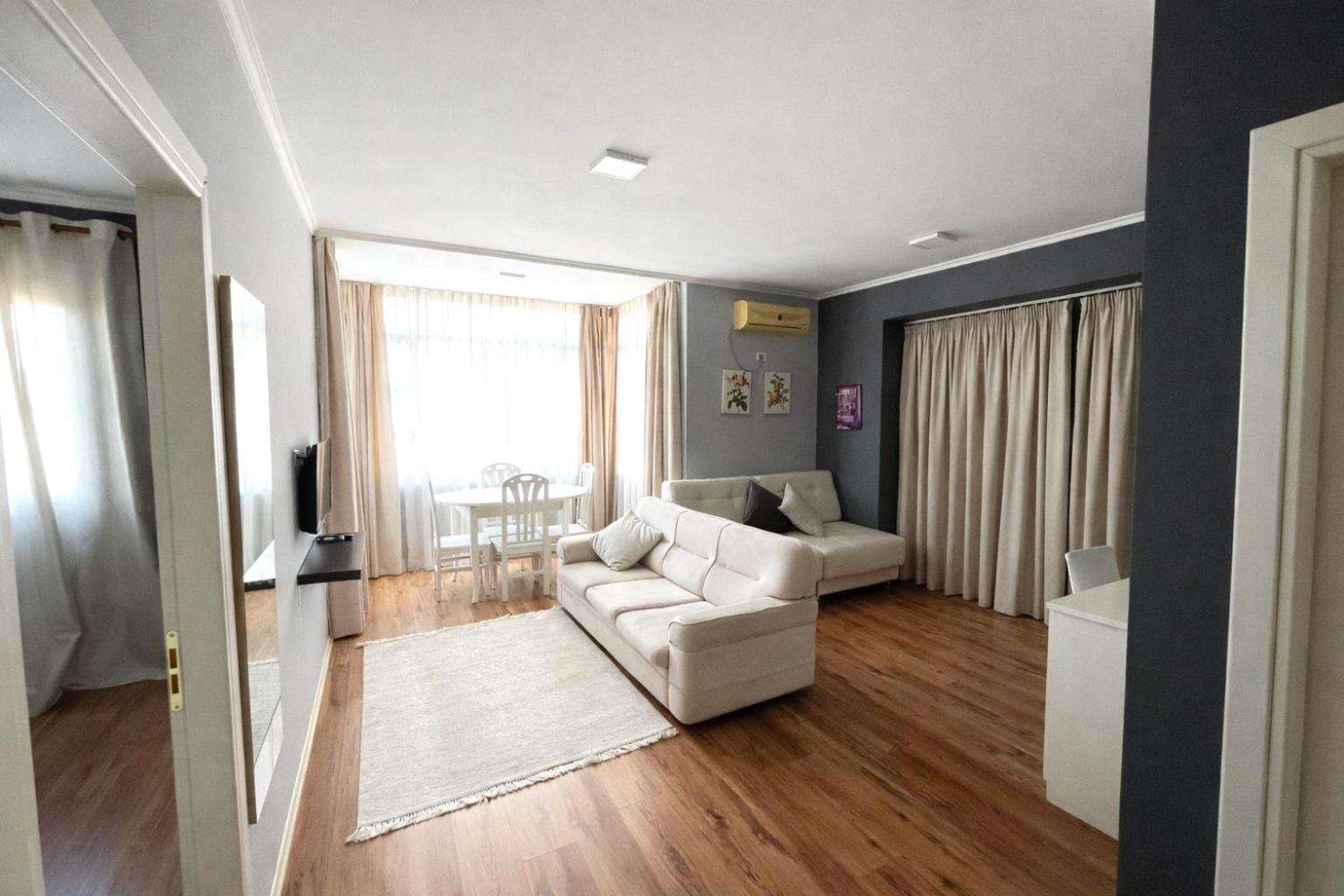 Deluxe King Suite