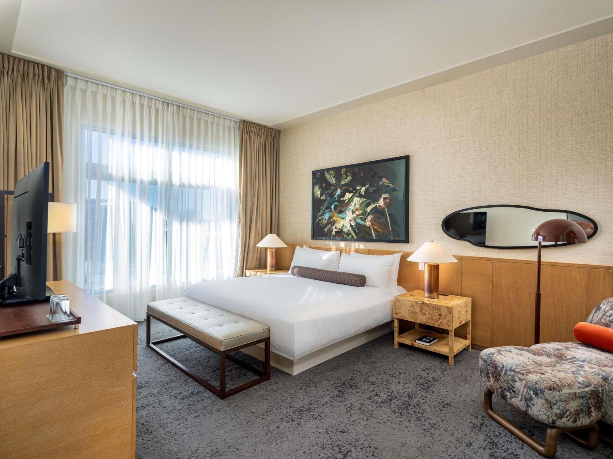 Deluxe Queen Room