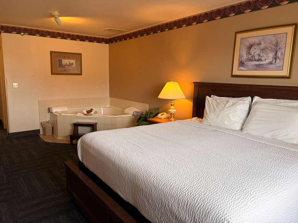 King Suite Spa Bath