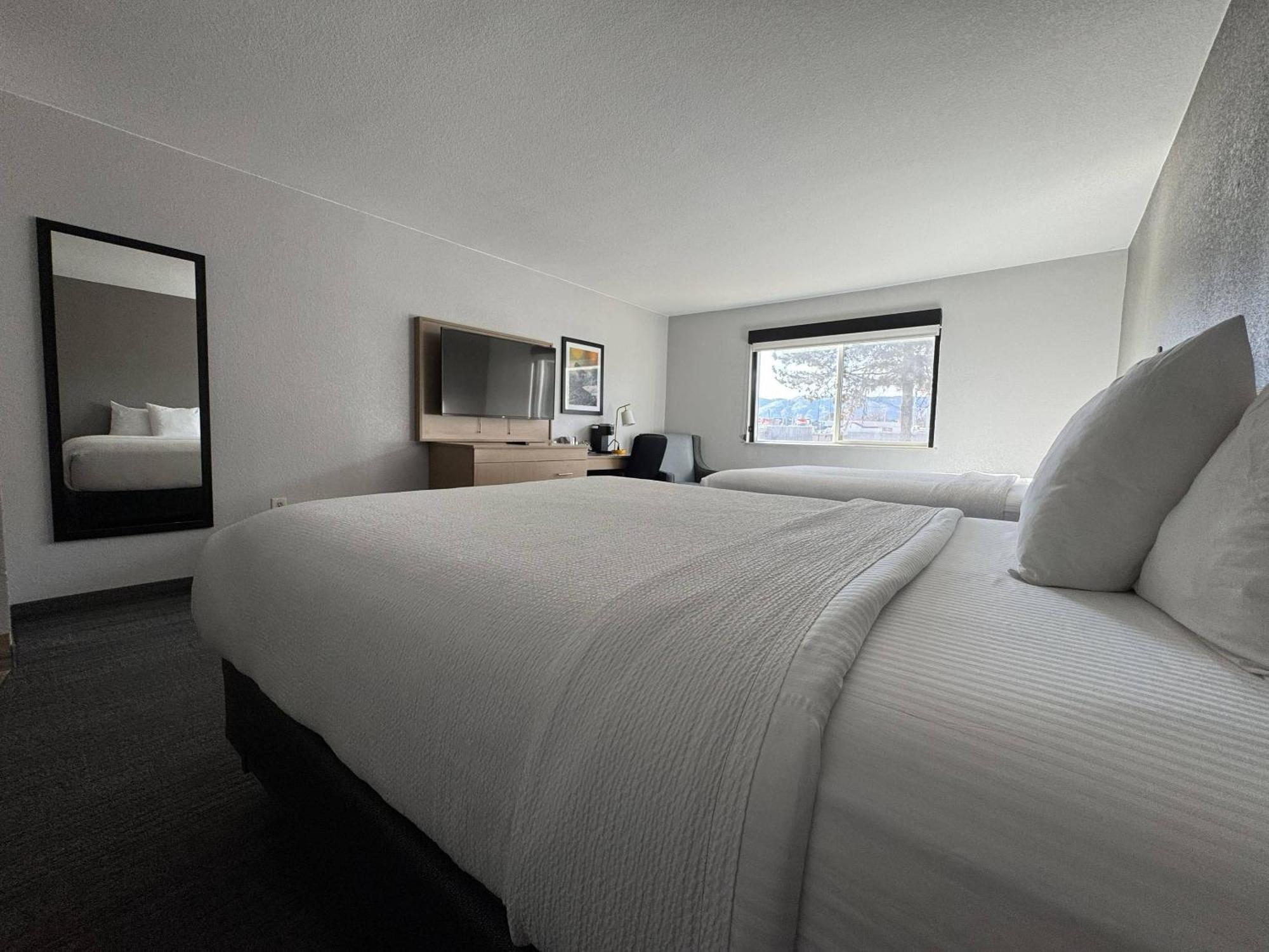 Standard Queen Room Two Queen Beds