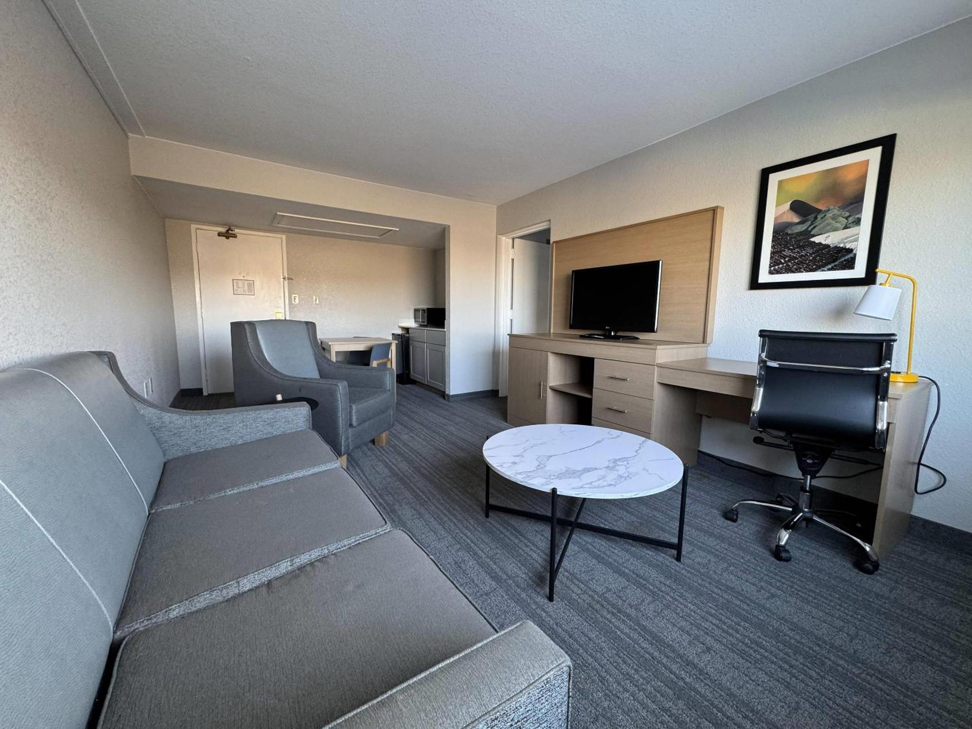 Queen Suite Two Queen Beds Non Smoking