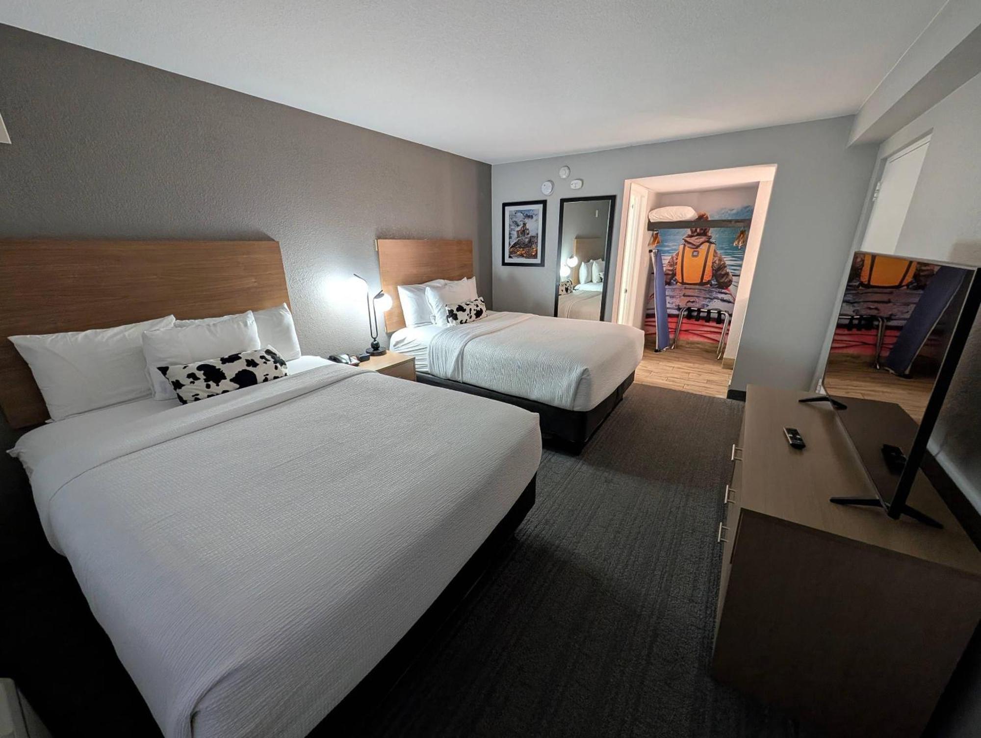 Queen Suite Two Queen Beds Non Smoking