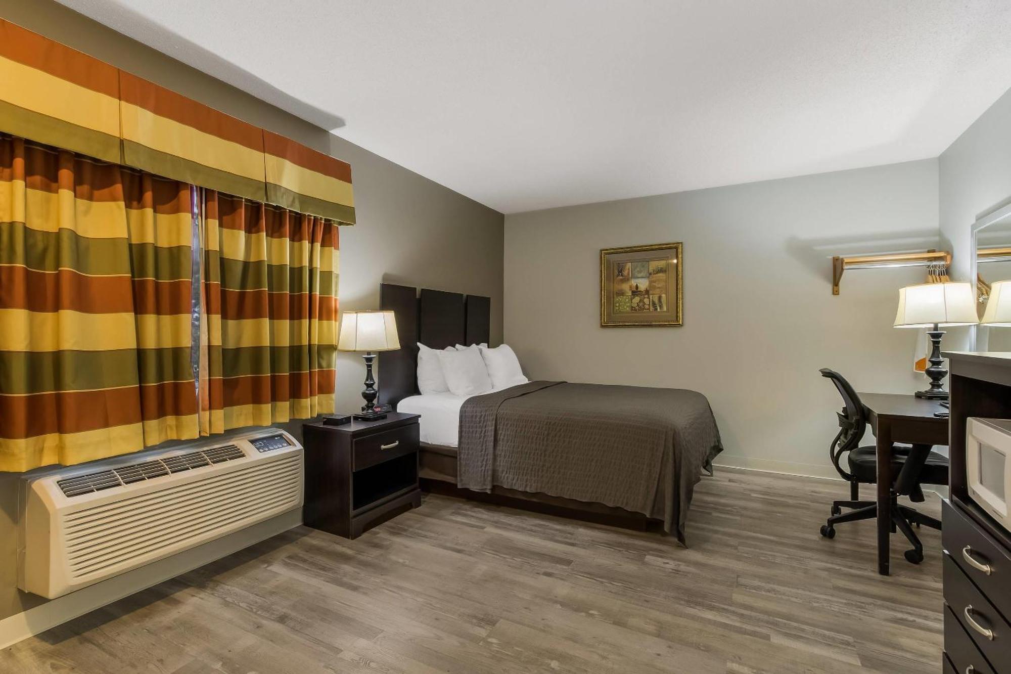 1 King Bed Studio Suite Non-Smoking