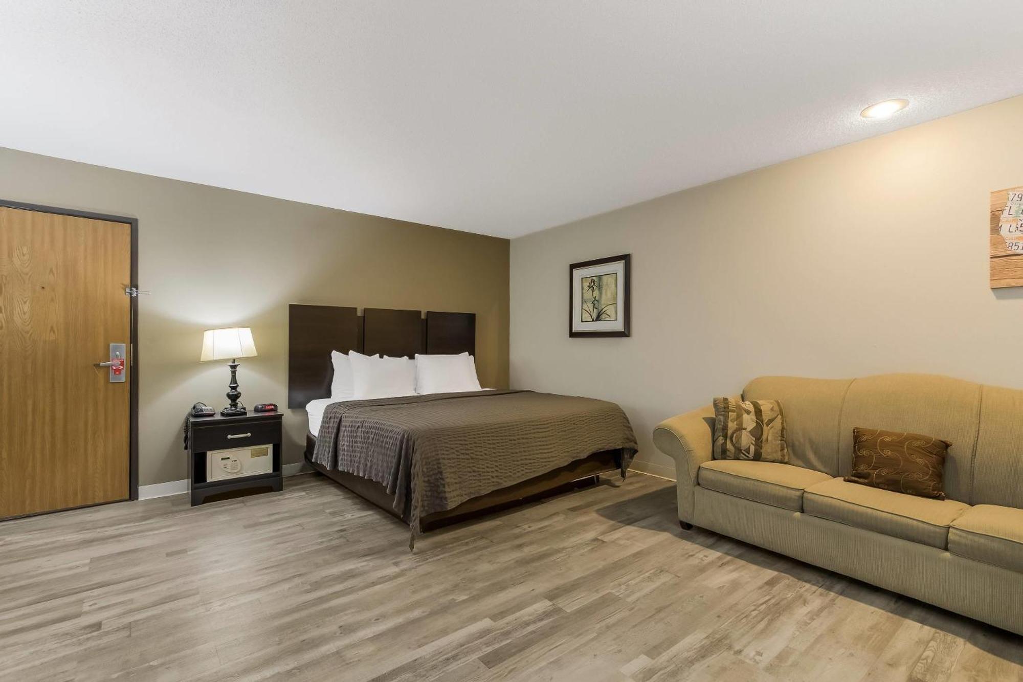 1 King Bed Studio Suite Non-Smoking