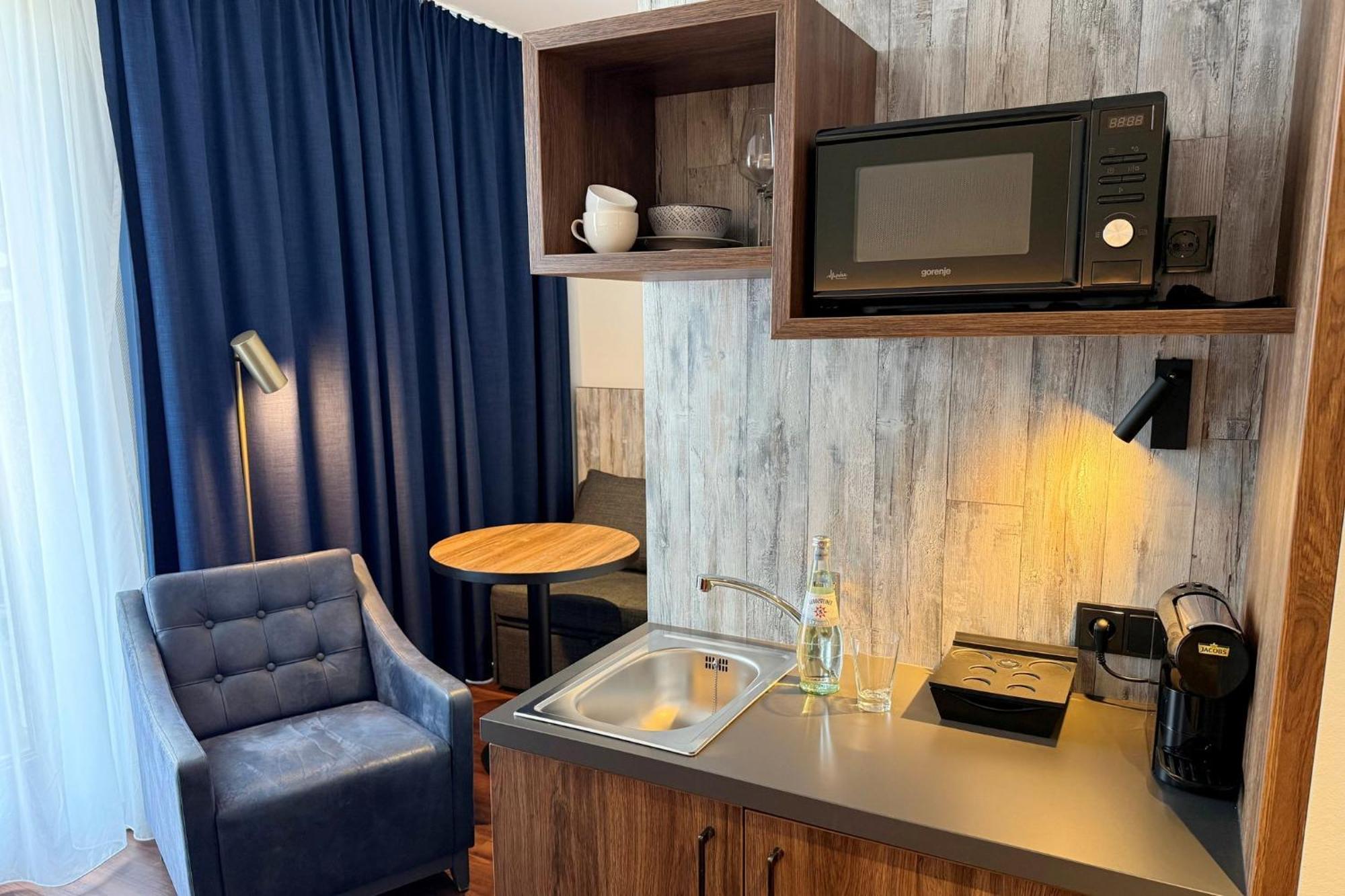 Premium Queen Room Kitchenette