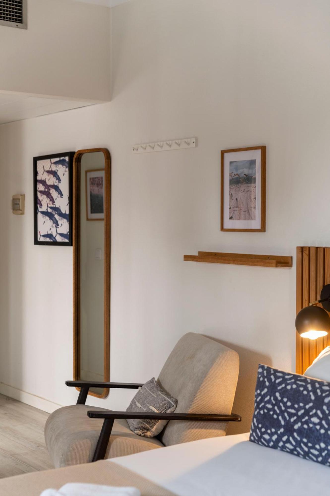Family Room,1758643376:JPEG