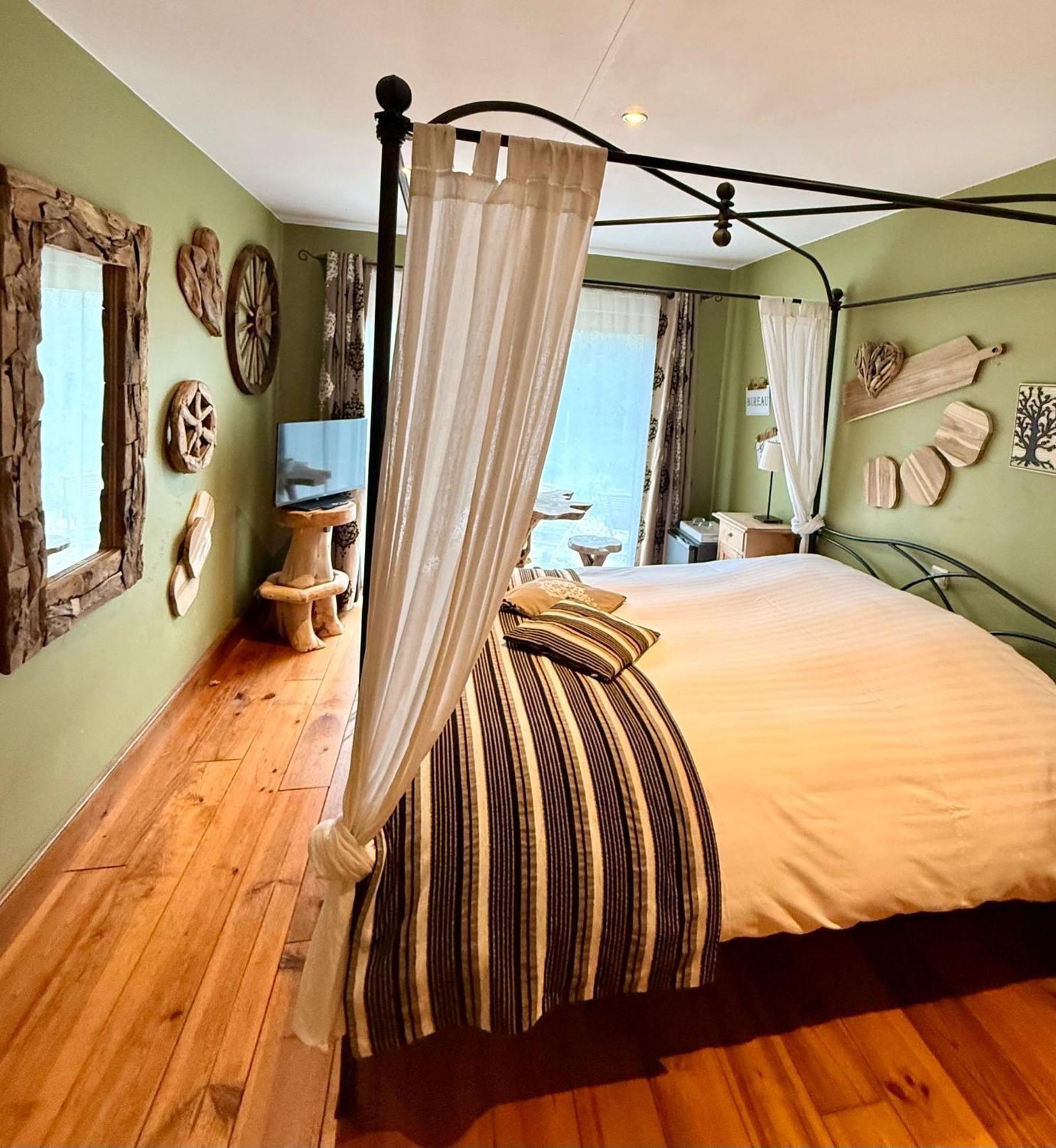 Deluxe Double Room Bath