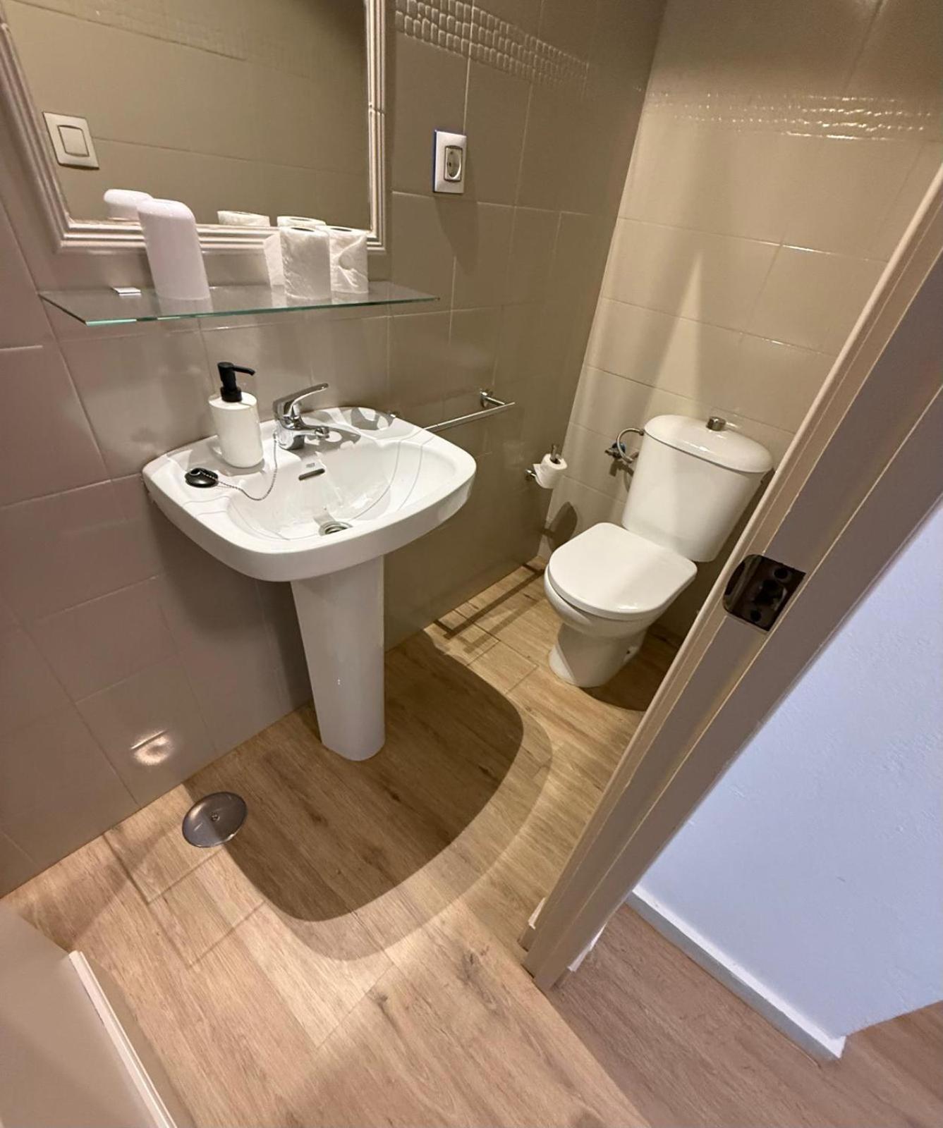Single Room,1758811472:JPEG