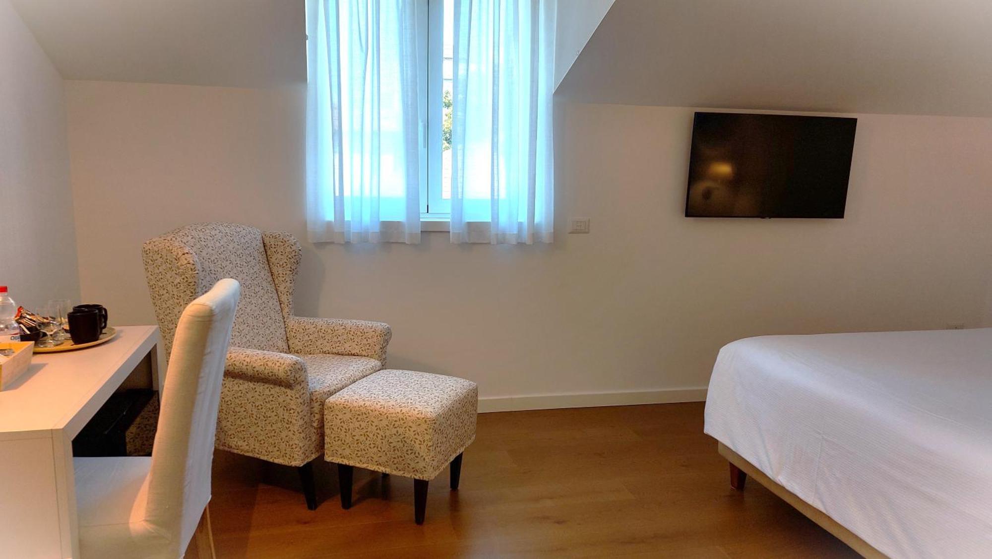 Double Room Private Bathroom