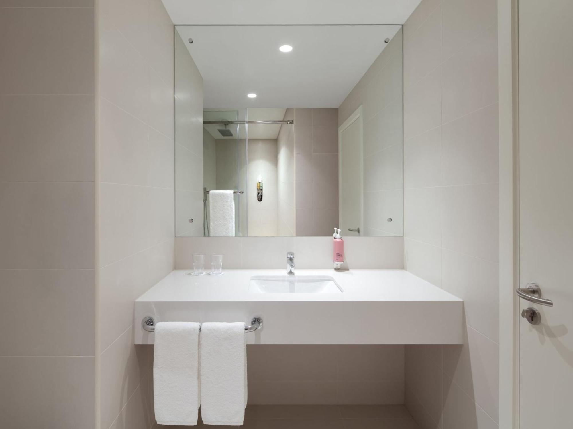 Rover Room - 36-Hour Staycation with 09:00 AM Early Check-in and 09:00 PM Late Checkout