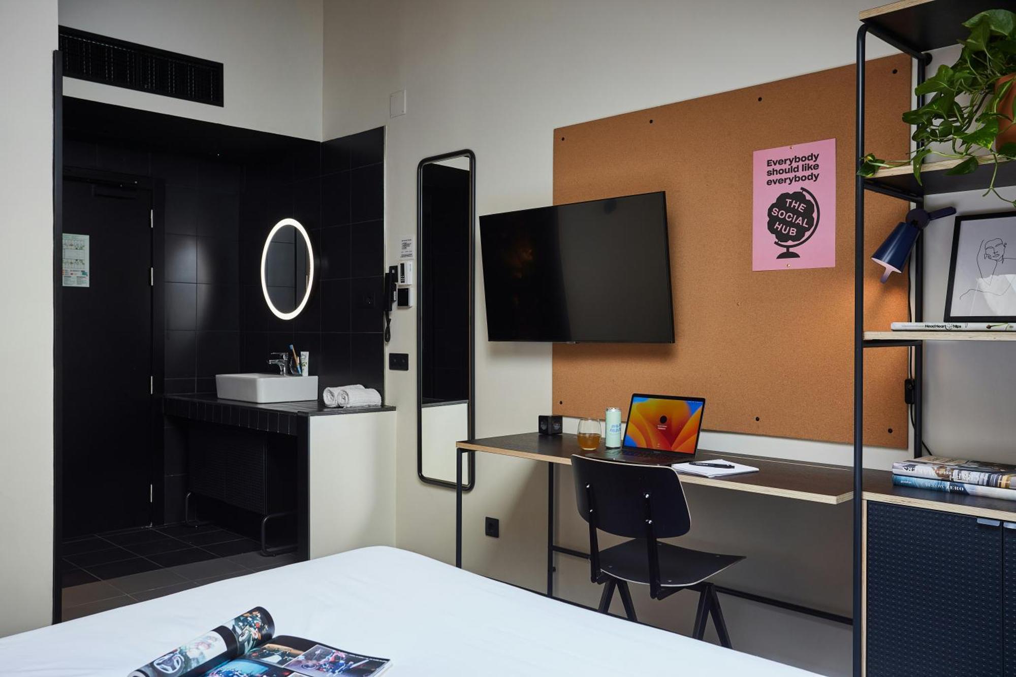 Standard Queen Room