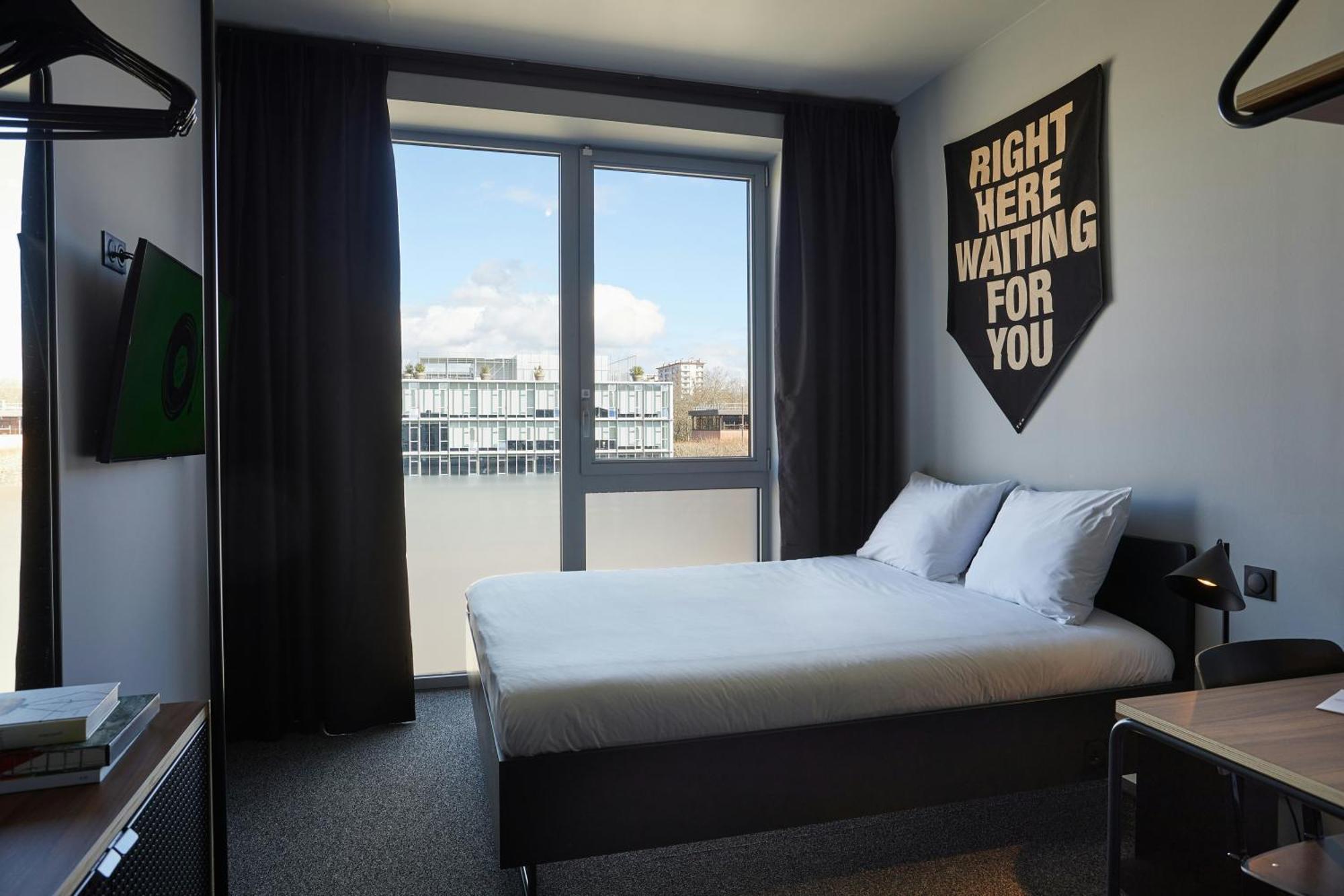 Standard Queen Room