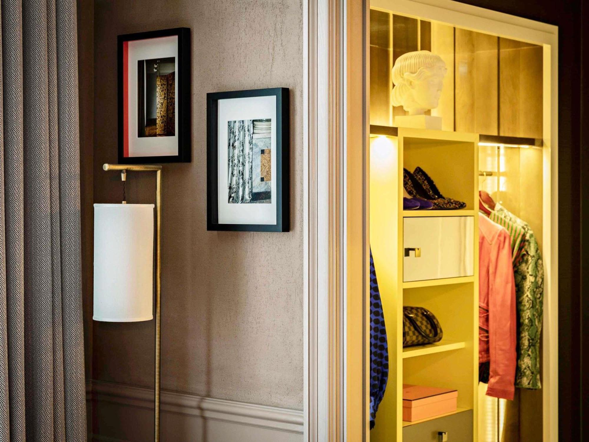Premium Luxury Single Room Two Single Beds Courtyard or Rue Scribe View