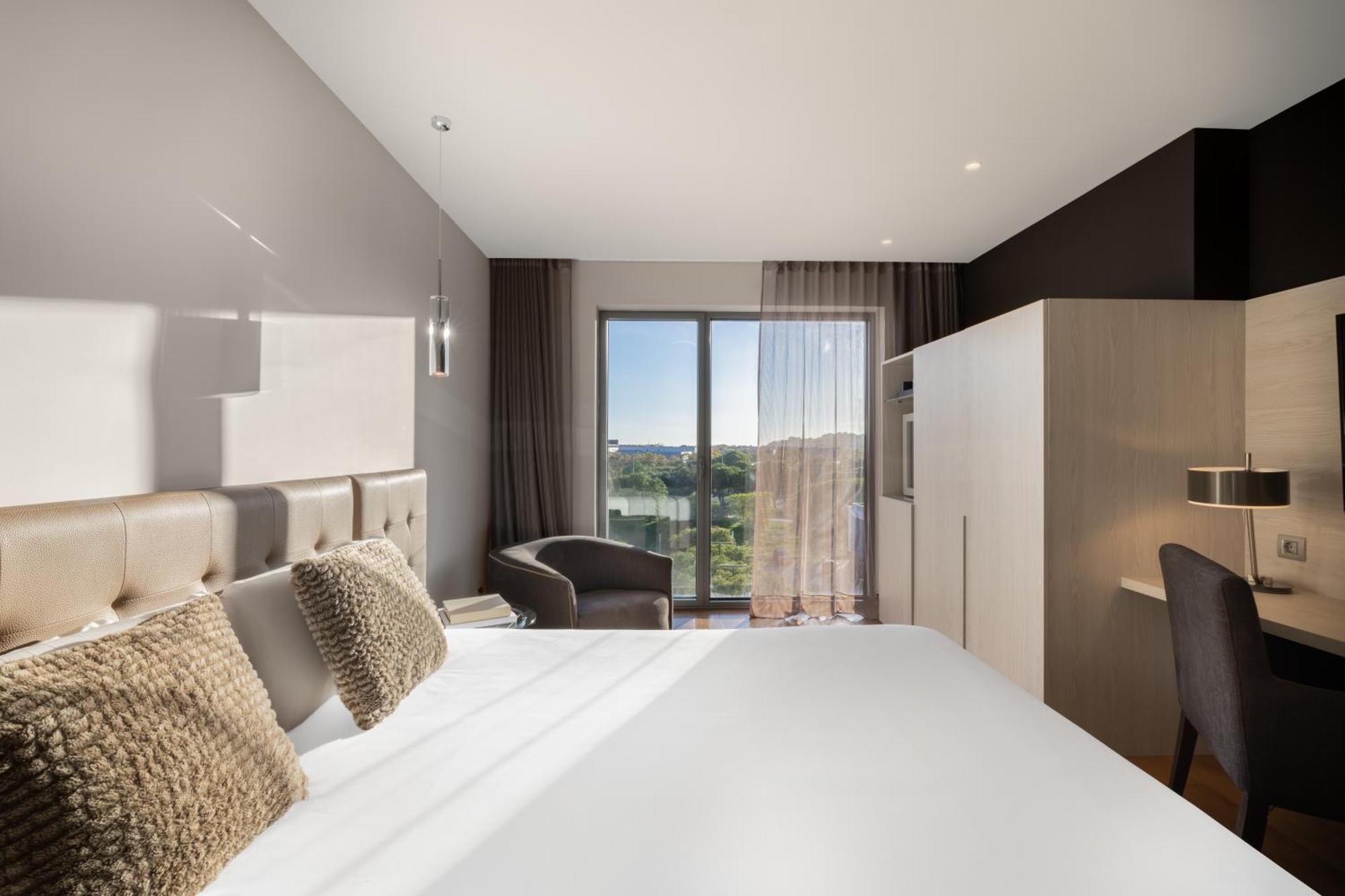 Double Room,1765153277:JPEG