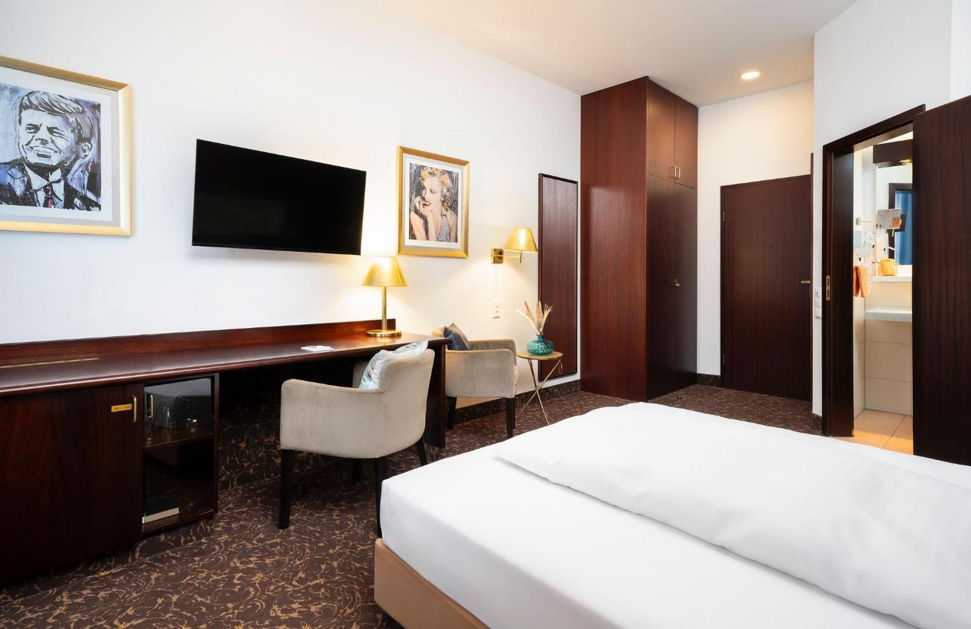 Queen Room