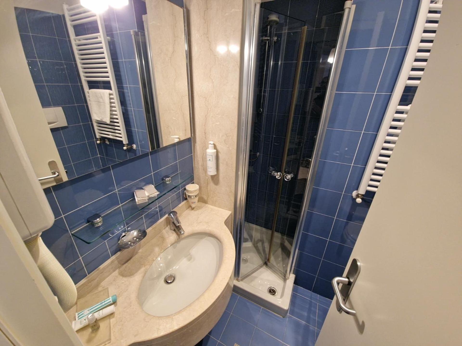 Double or Twin Room Side Sea View