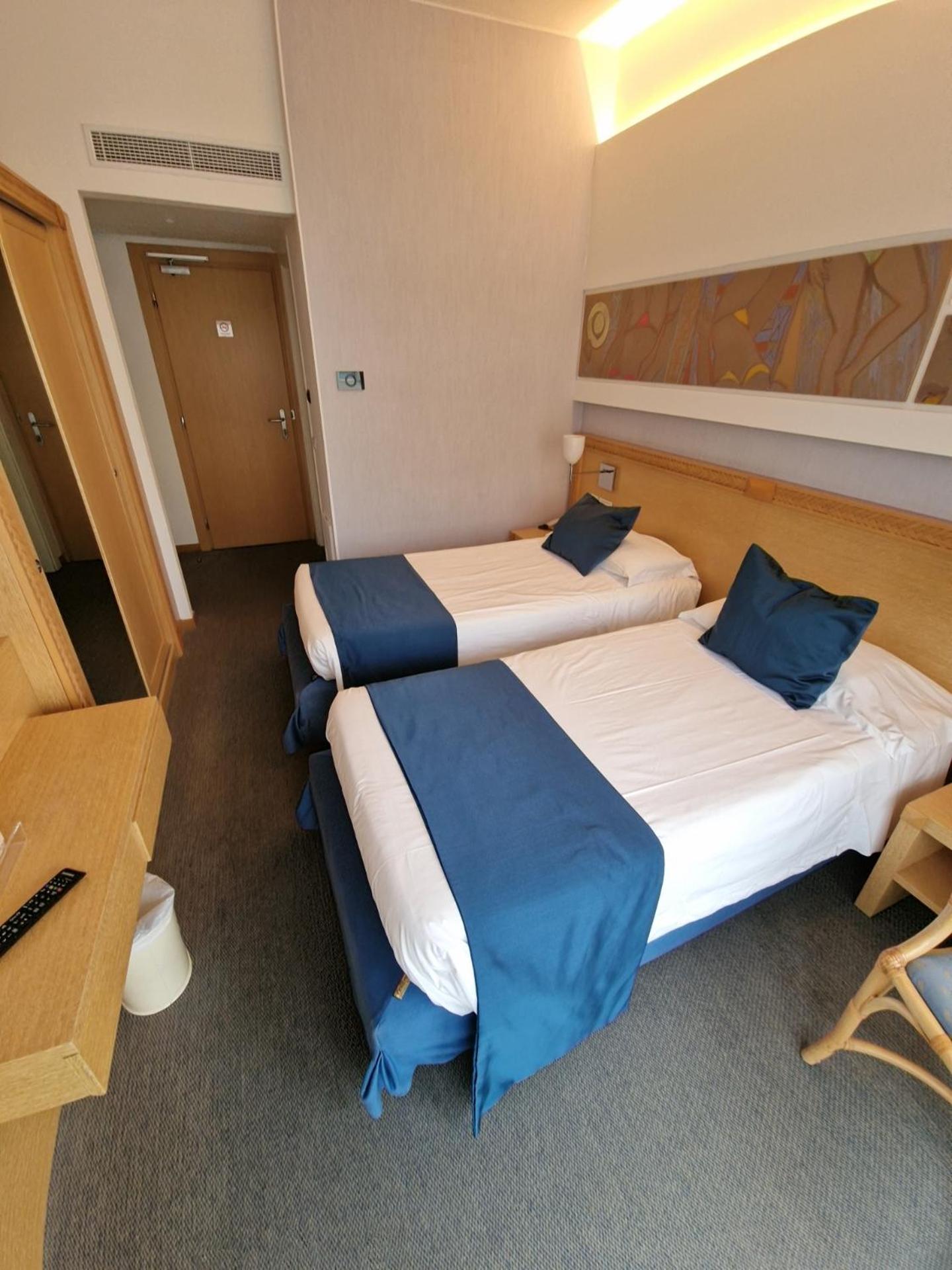 Double or Twin Room Side Sea View