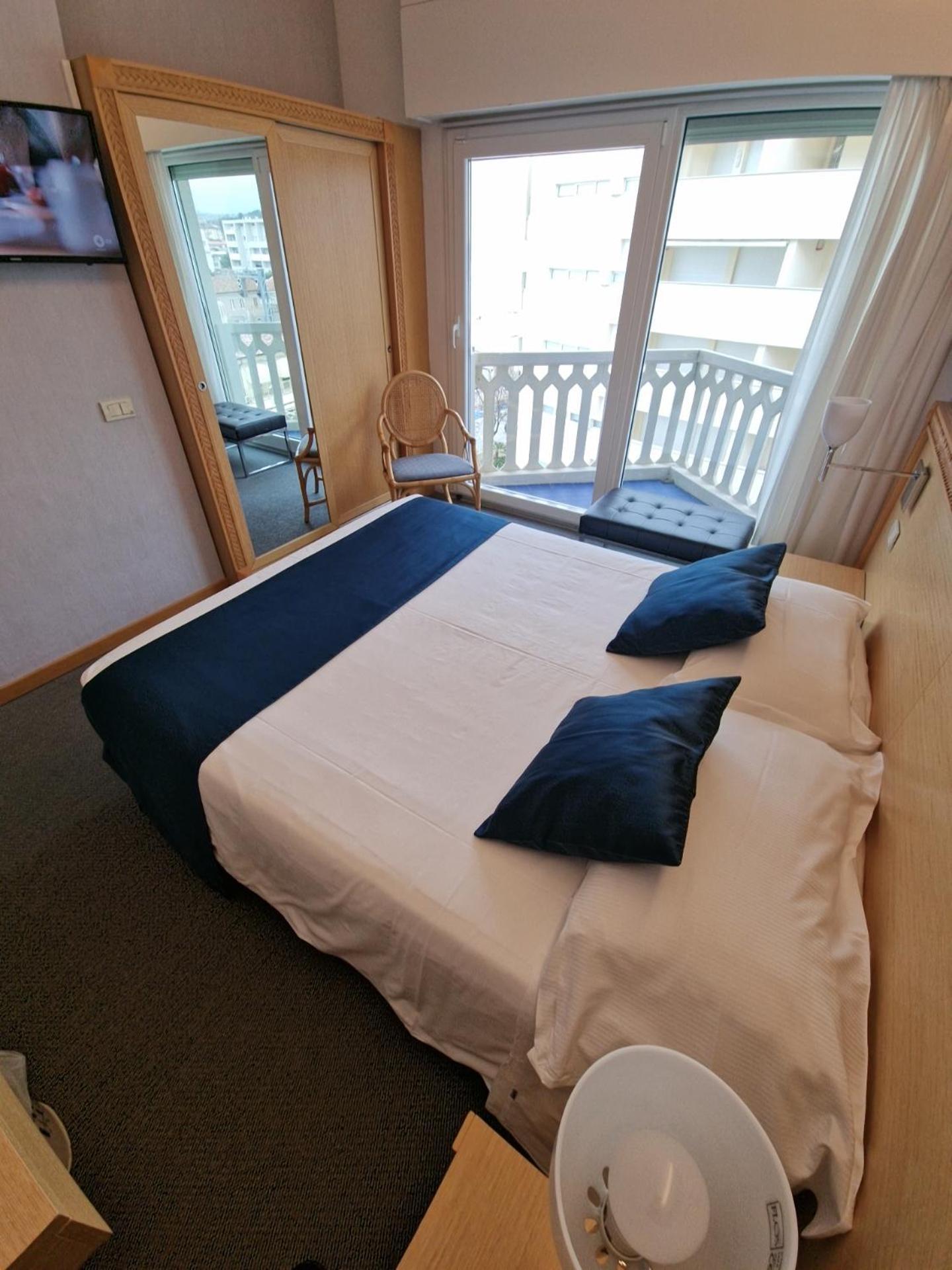 Double or Twin Room Side Sea View