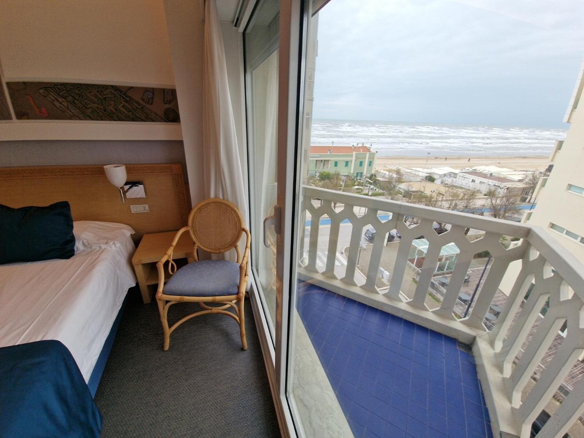 Double or Twin Room Side Sea View