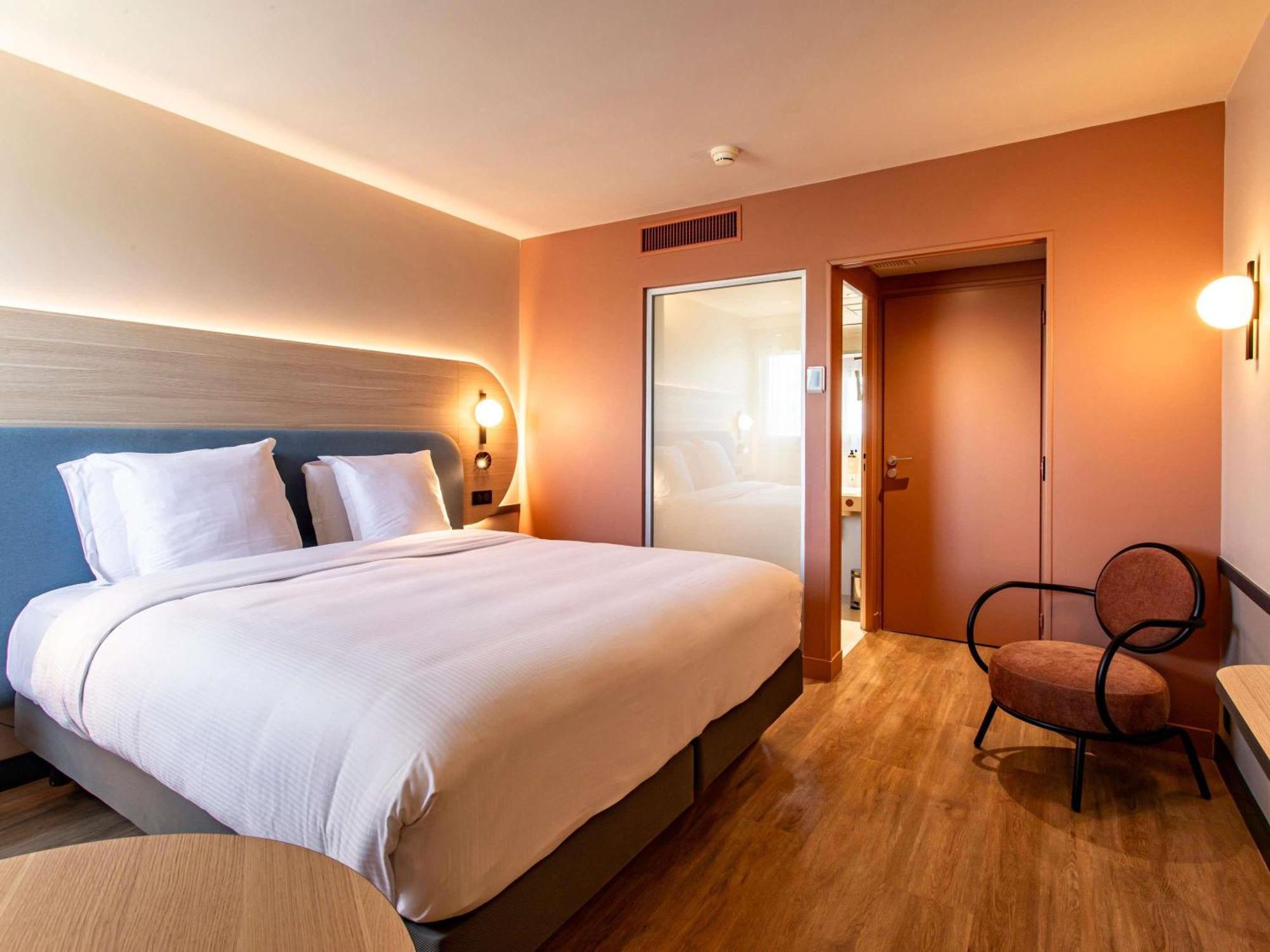 Standard King Room