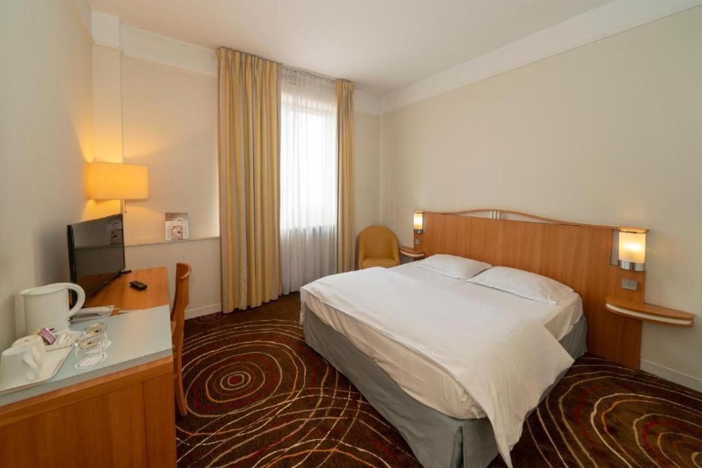Standard Double Room,1765177674:JPEG