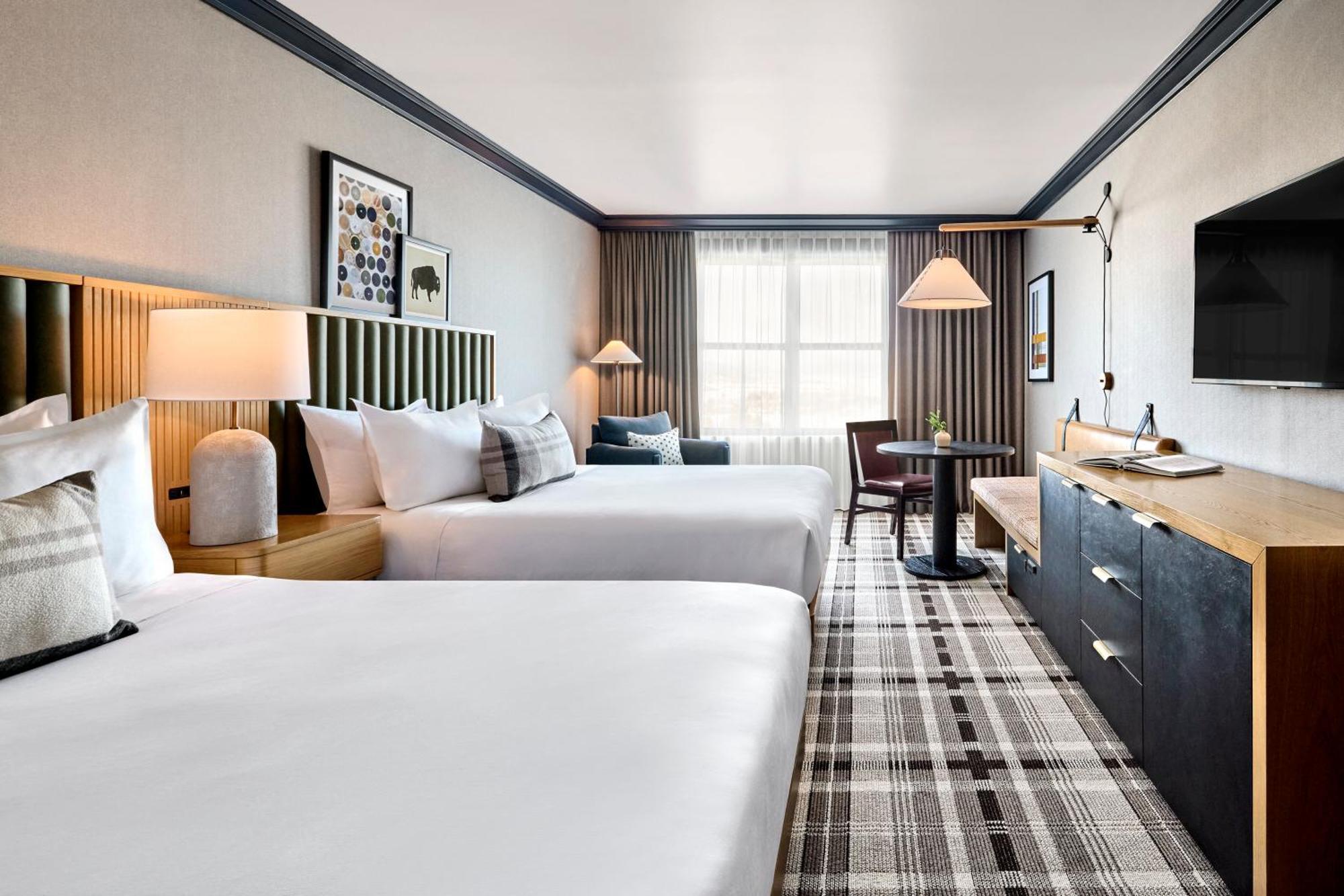 Spacious Mountain View Room 2 Queen Beds
