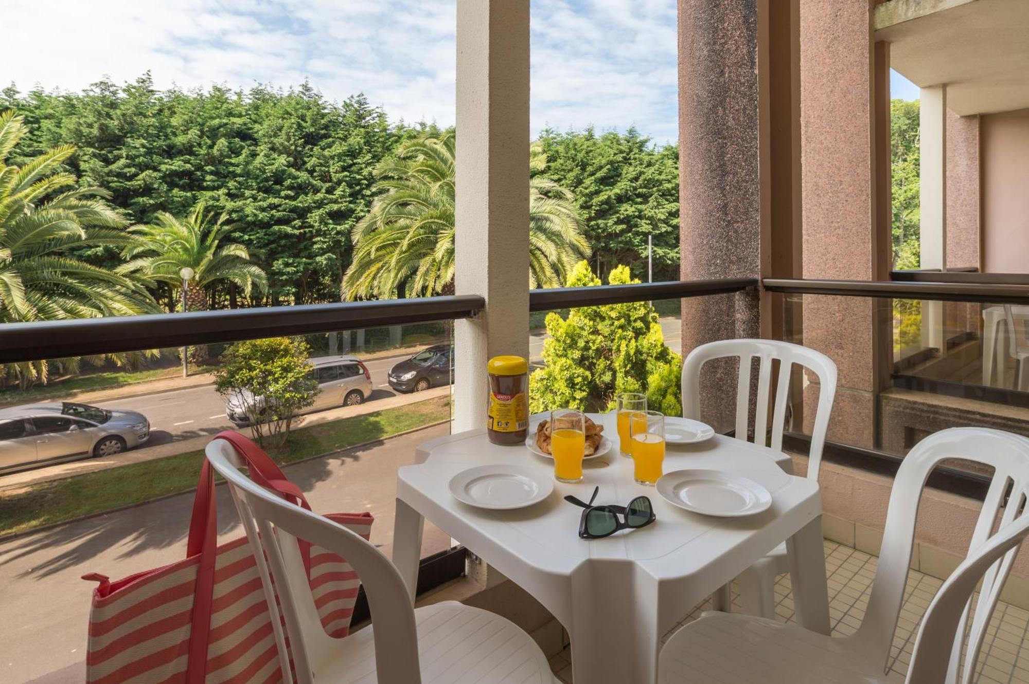 Studio Sleeping Alcove Terrace or Balcony