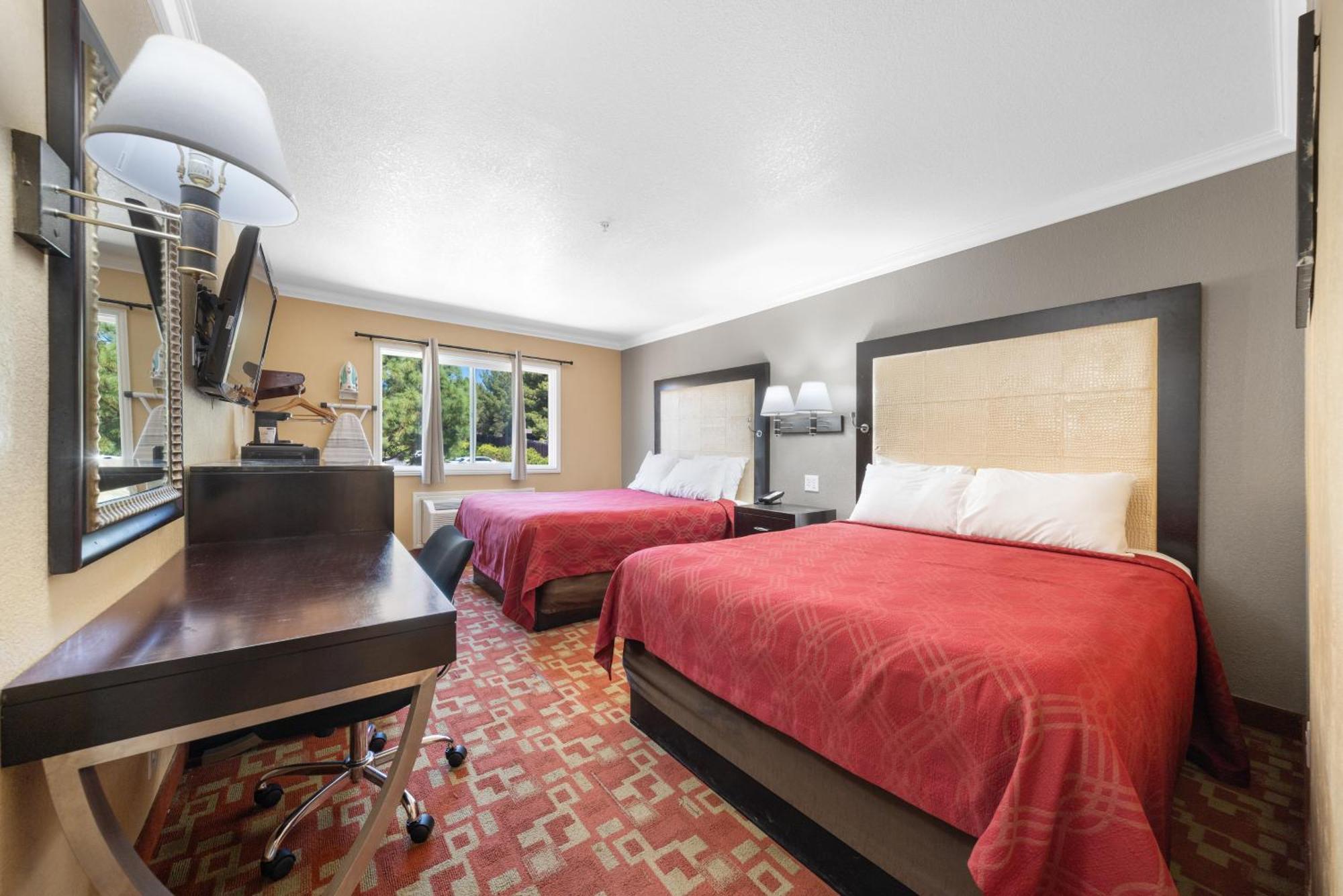 Queen Room Two Queen Beds Non-Smoking