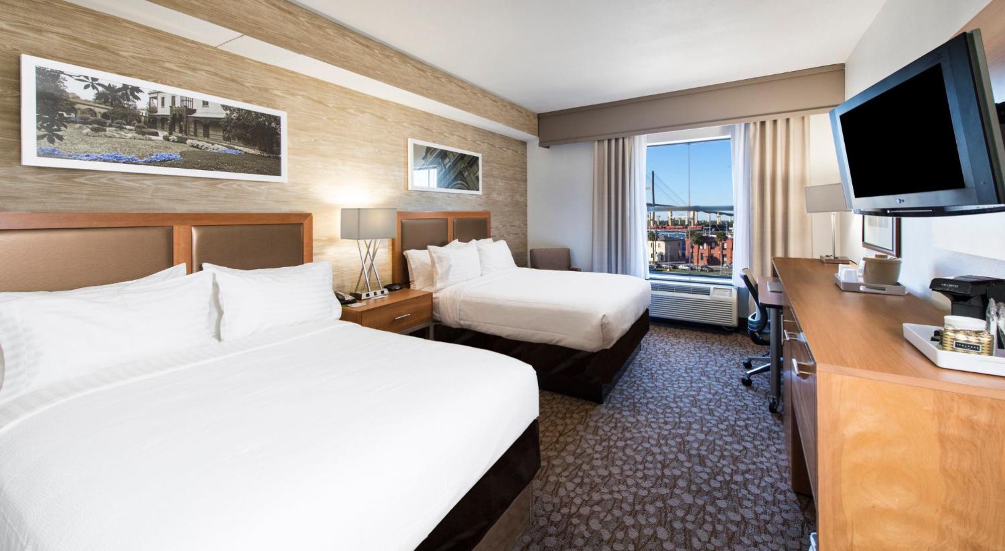 Standard Queen Room Two Queen Beds Communications Accessible