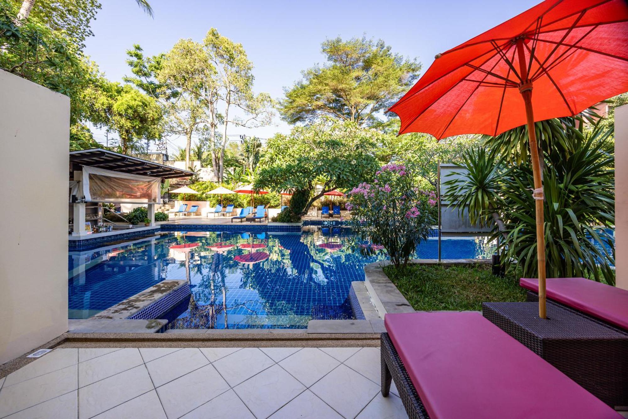 Grand Deluxe Pool access