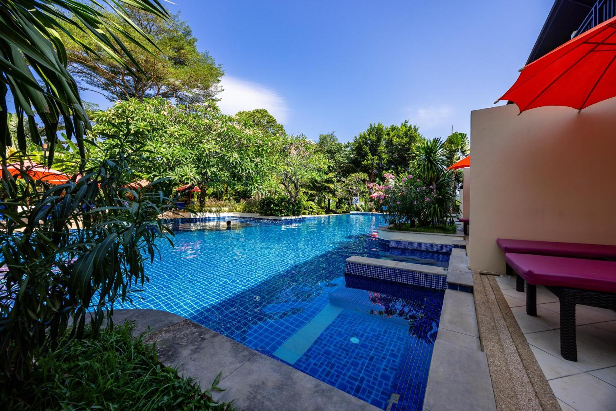 Grand Deluxe Pool access