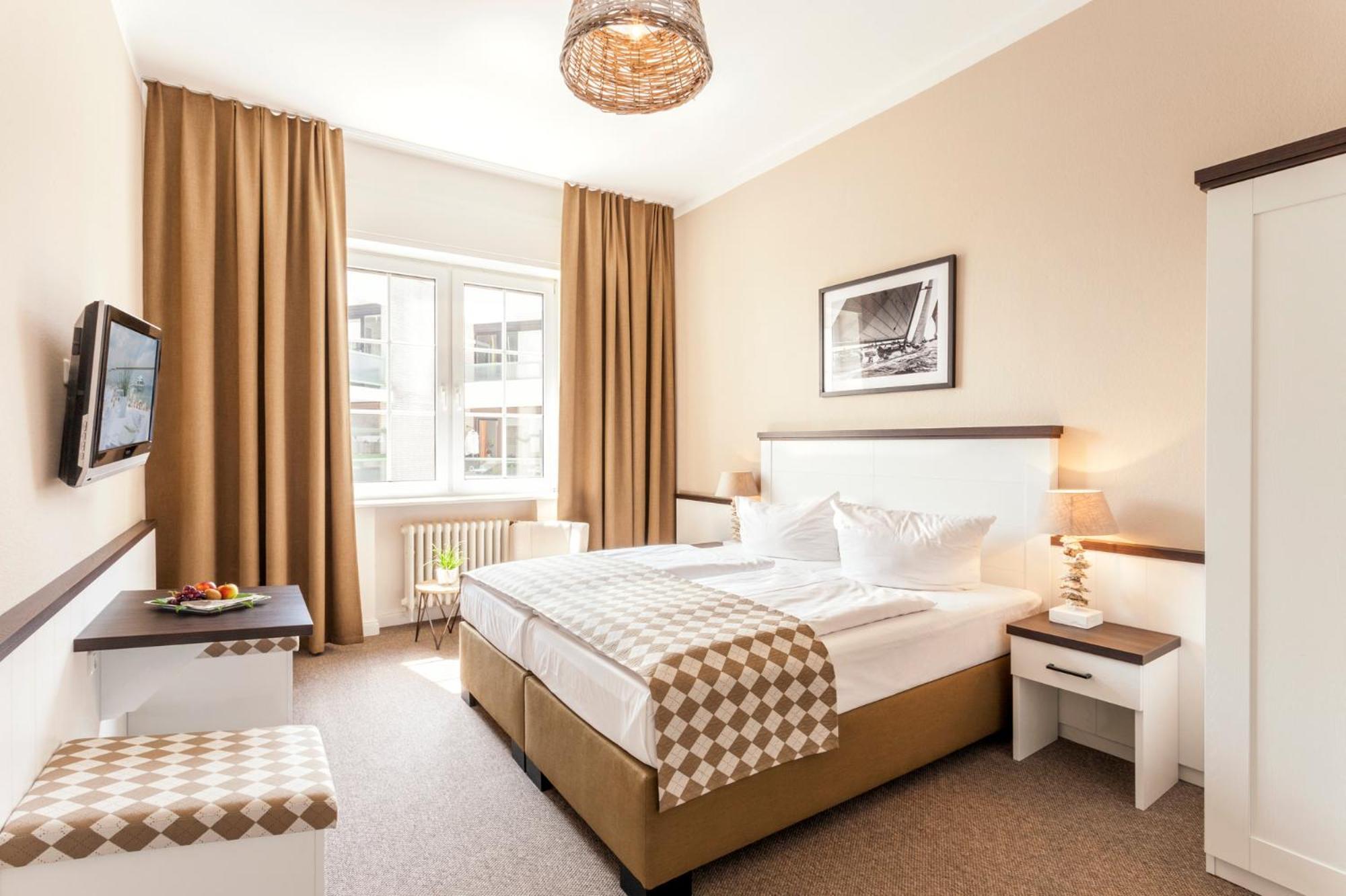Double or Twin Room Partial Sea View