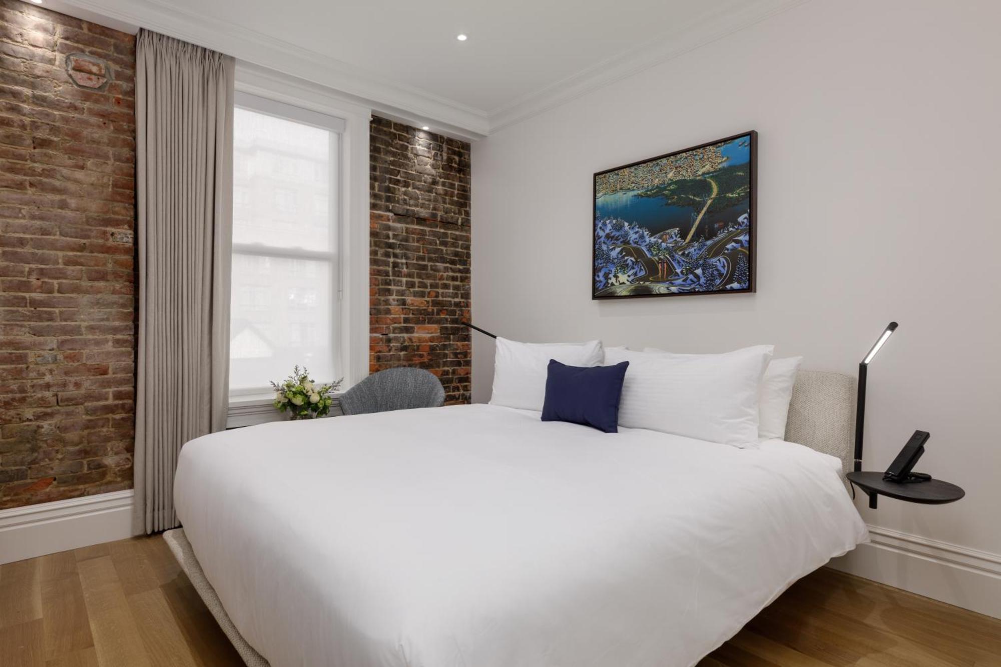 Sterling Queen Room