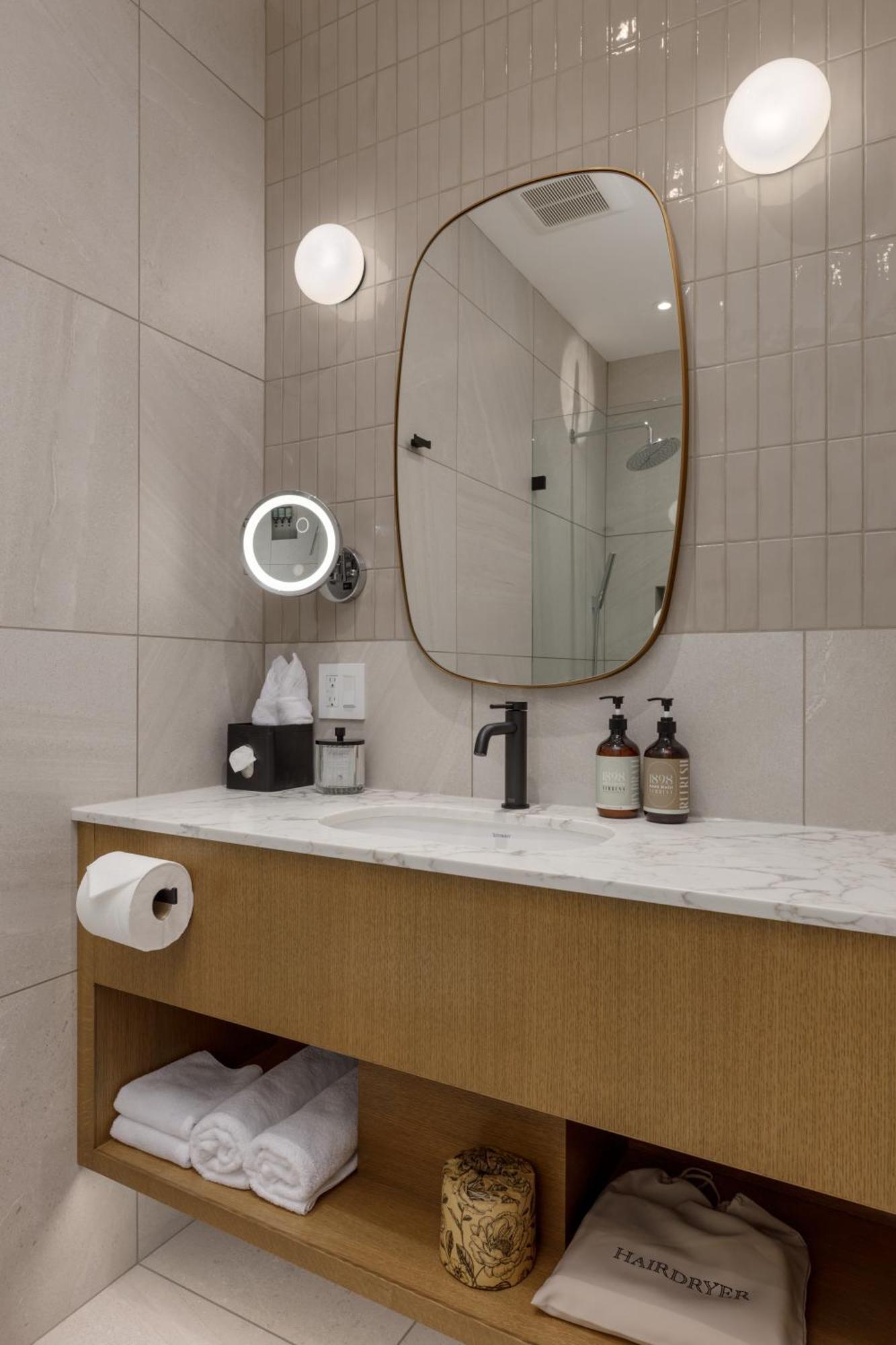 Sterling Queen Room