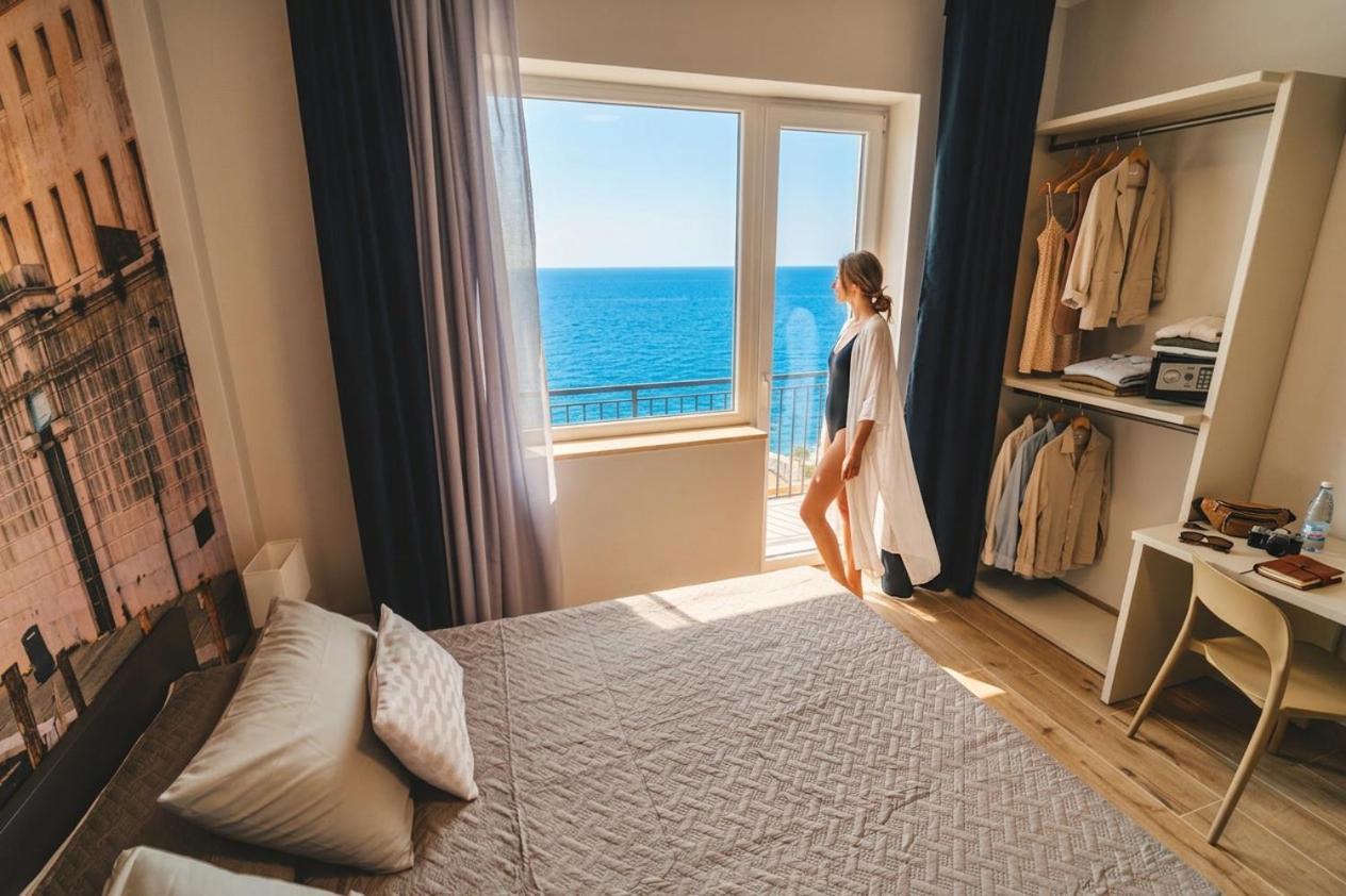 Double or Twin Room Sea View