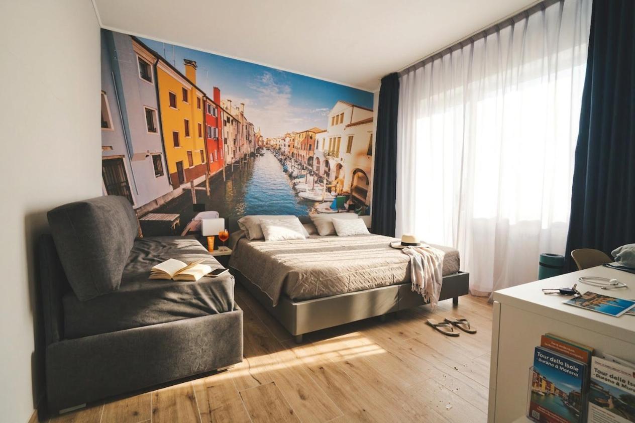 Double or Twin Room Side Sea View