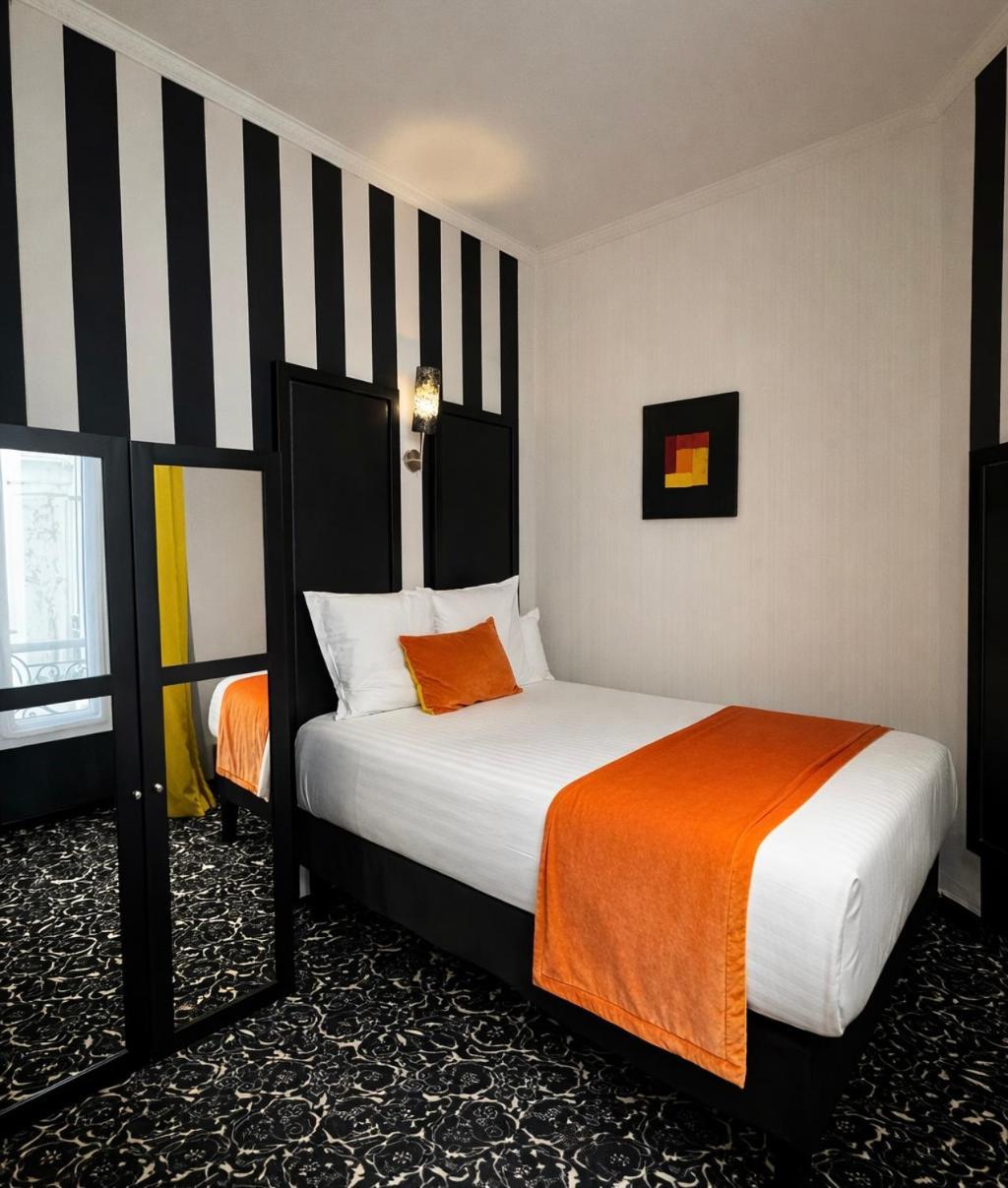 Single Room,1765205557:JPEG