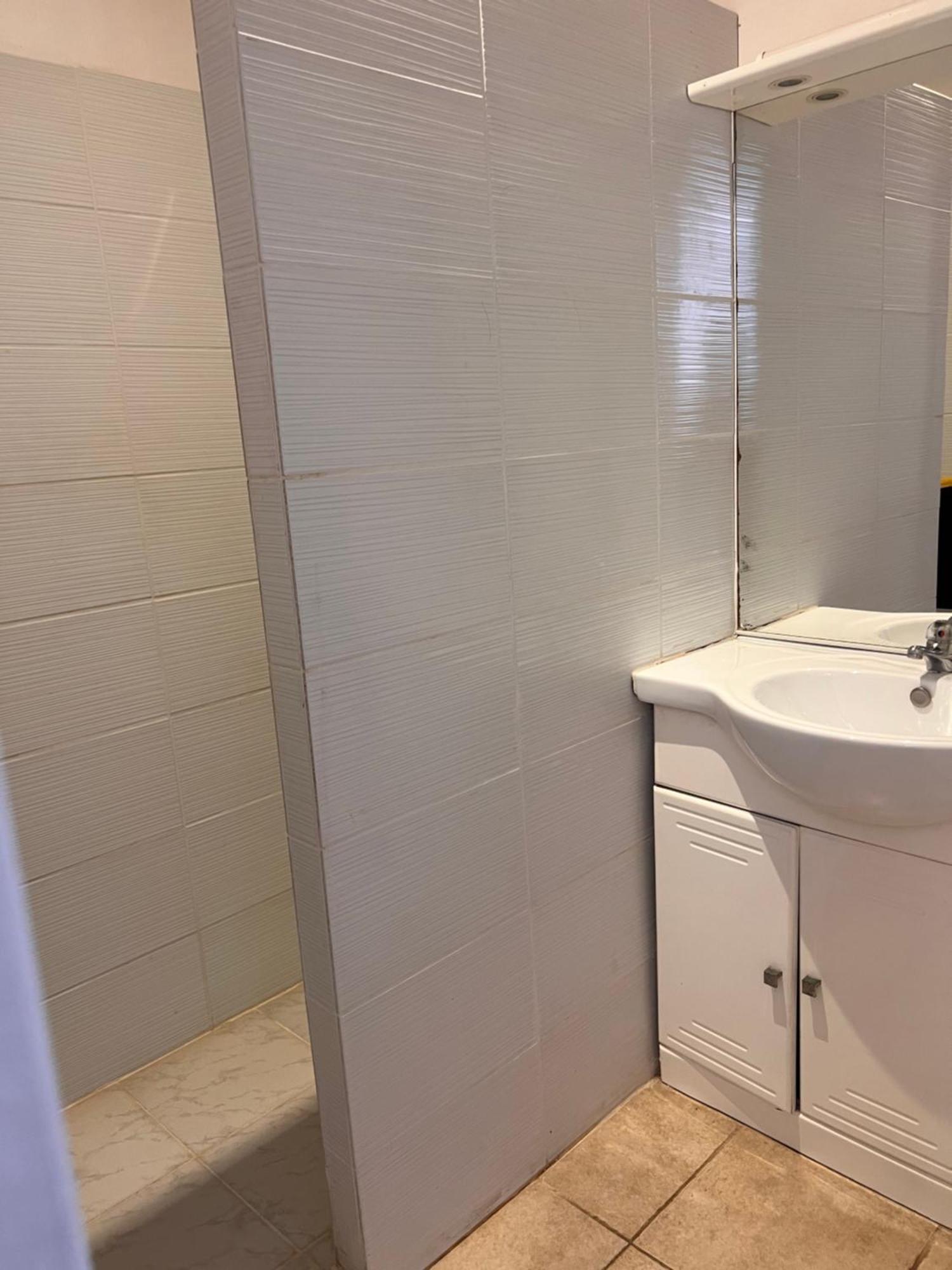 Comfort Double Room Shower
