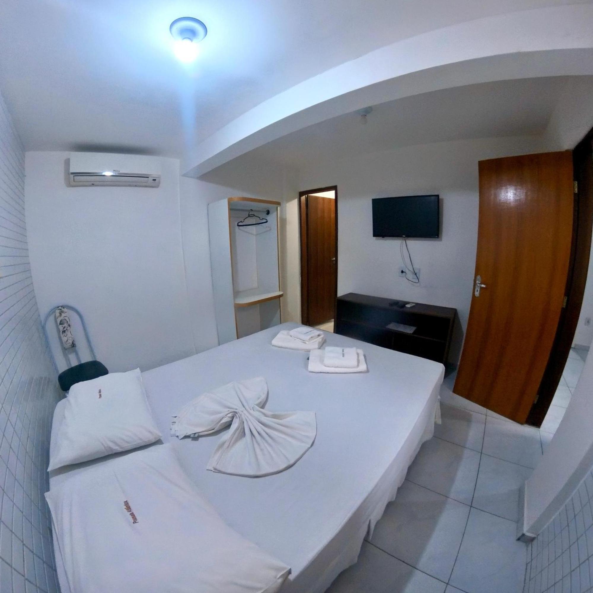 One-Bedroom Apartment Non-Smoking,1765210440:JPEG