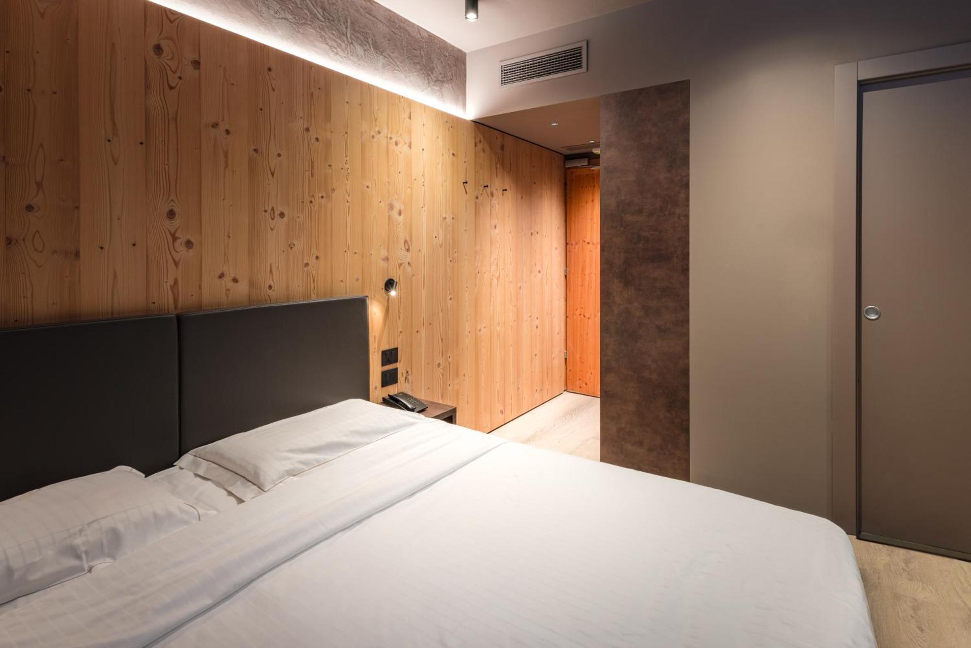 Deluxe Double or Twin Room Pool Access