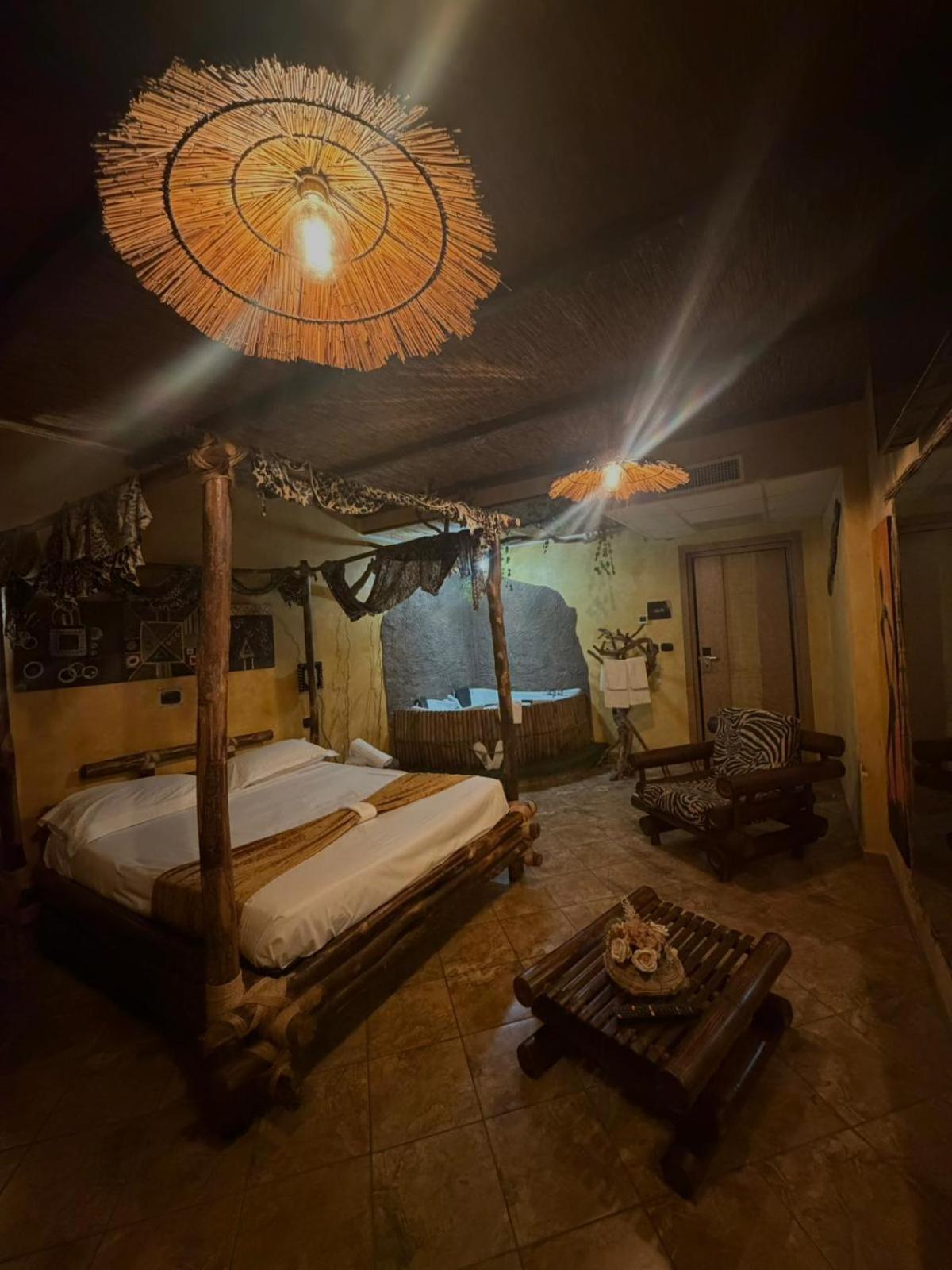 Deluxe Suite Spa Bath